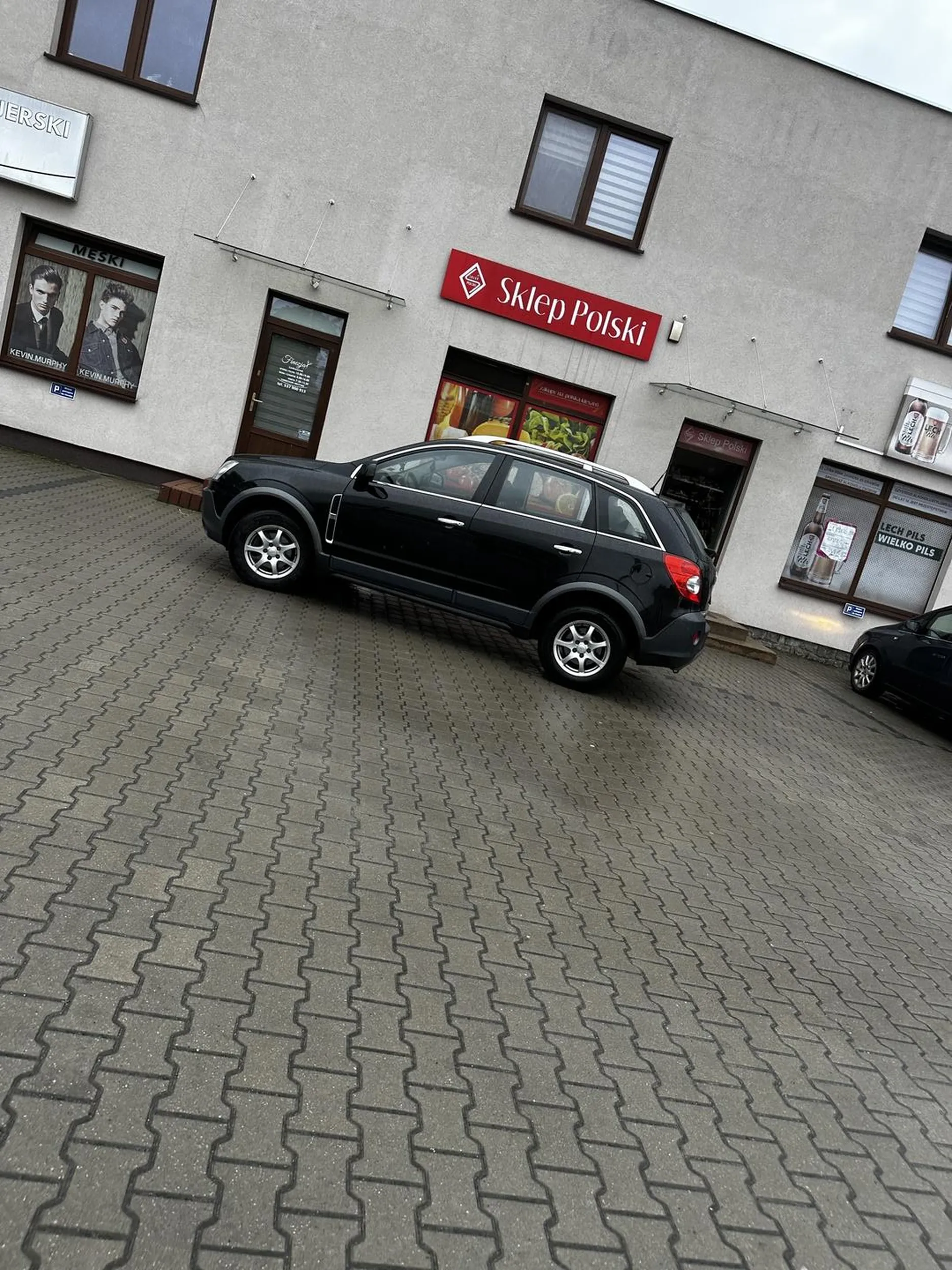 Obok pełno wolnych miejsc …