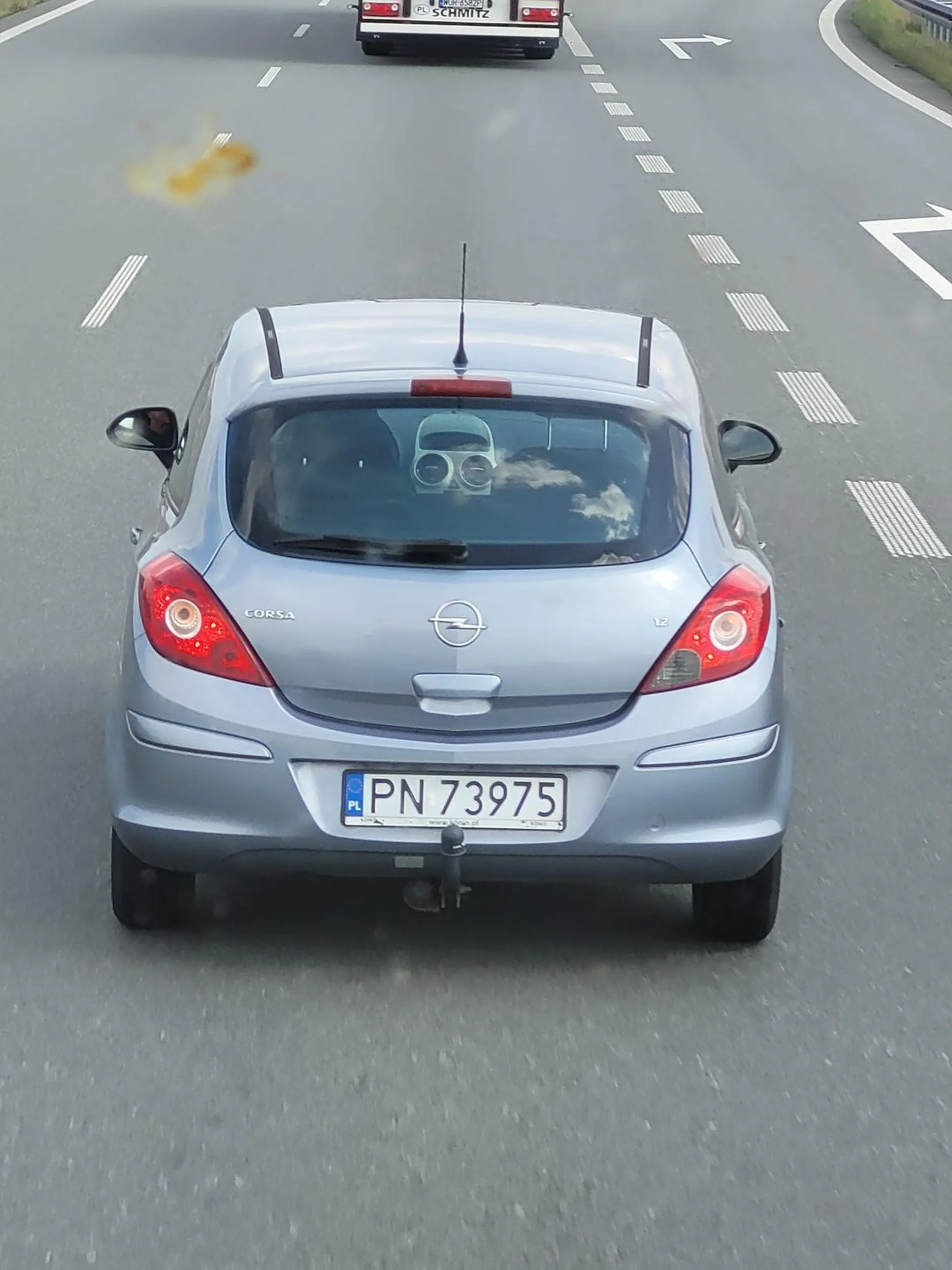 Jedzie jak mu się podoba po A2 czasem 70 km/h a gdy przychodzi moment na wyprzedzenie pogania do 90 km/h