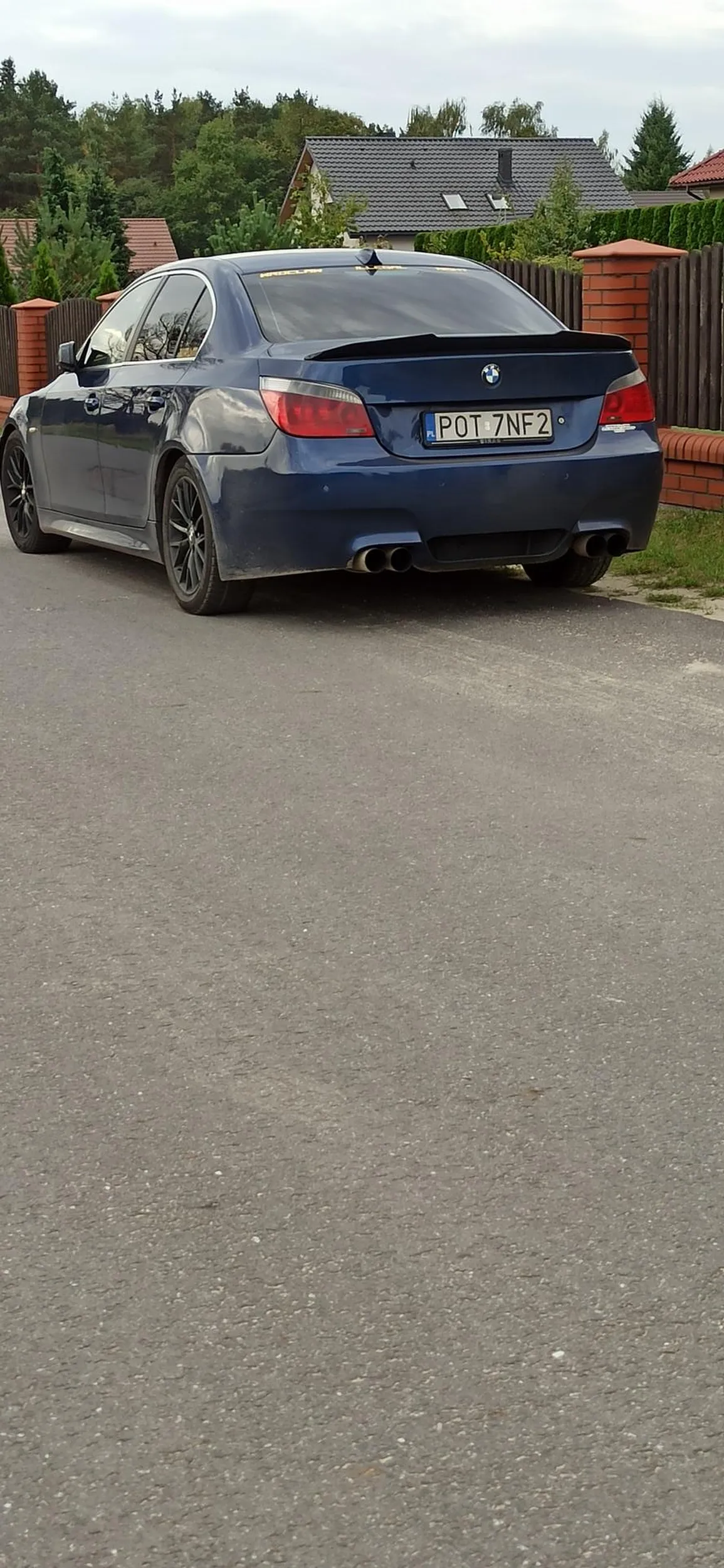 zajebiście pakuje z wydechu przejezdza pod moim domem laleczka