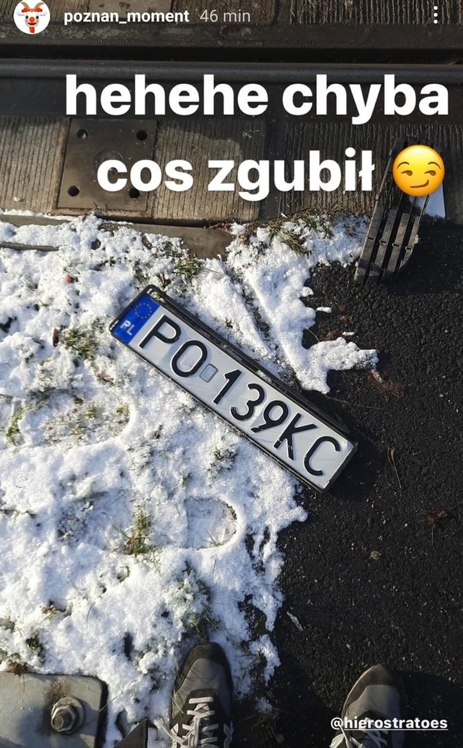 Gość przyjebał w tramwaj i uciekł, ale coś zgubił xD