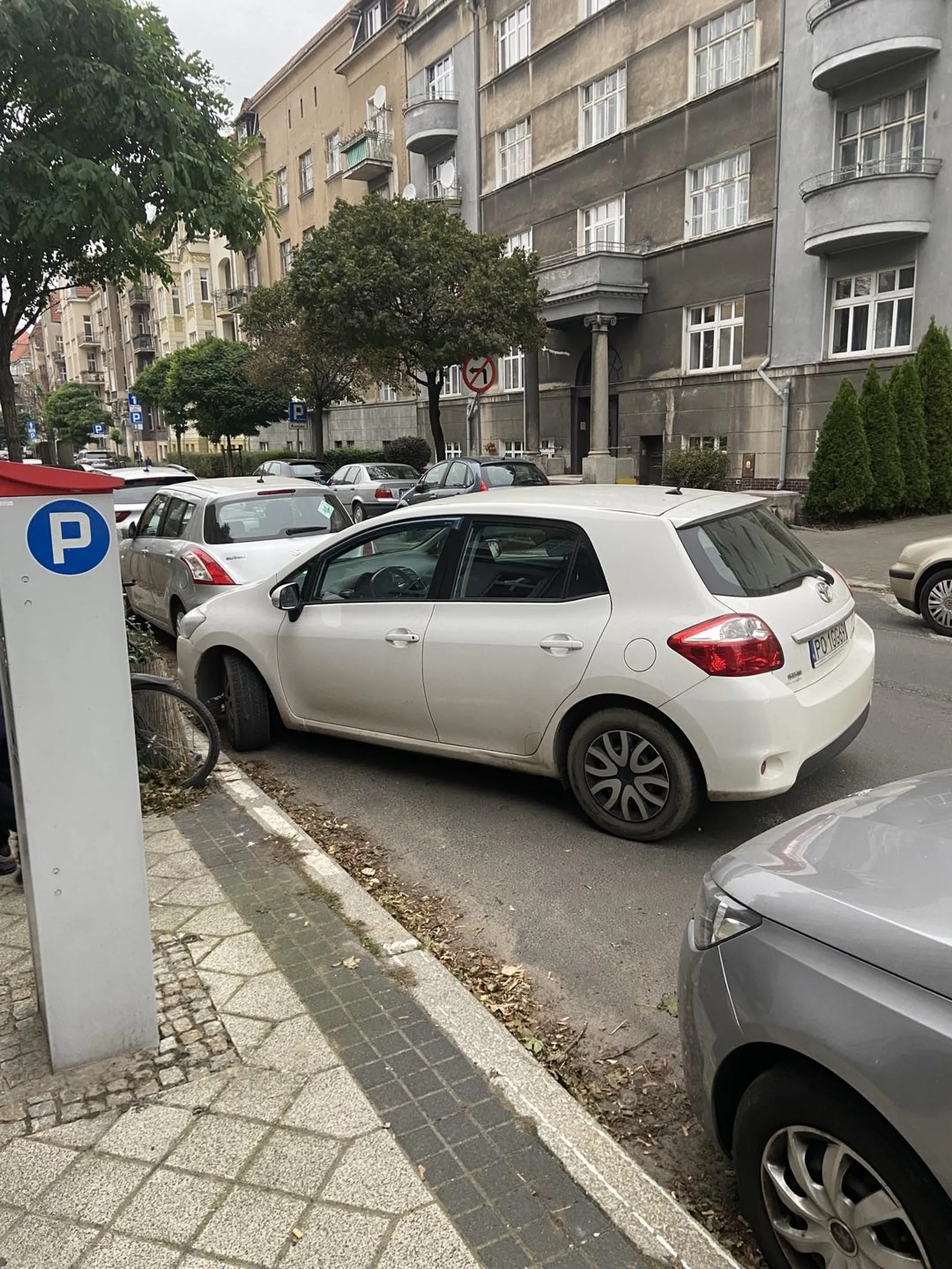 Ktoś ewidentnie nie ćwiczył szlaczków w przedszkolu…