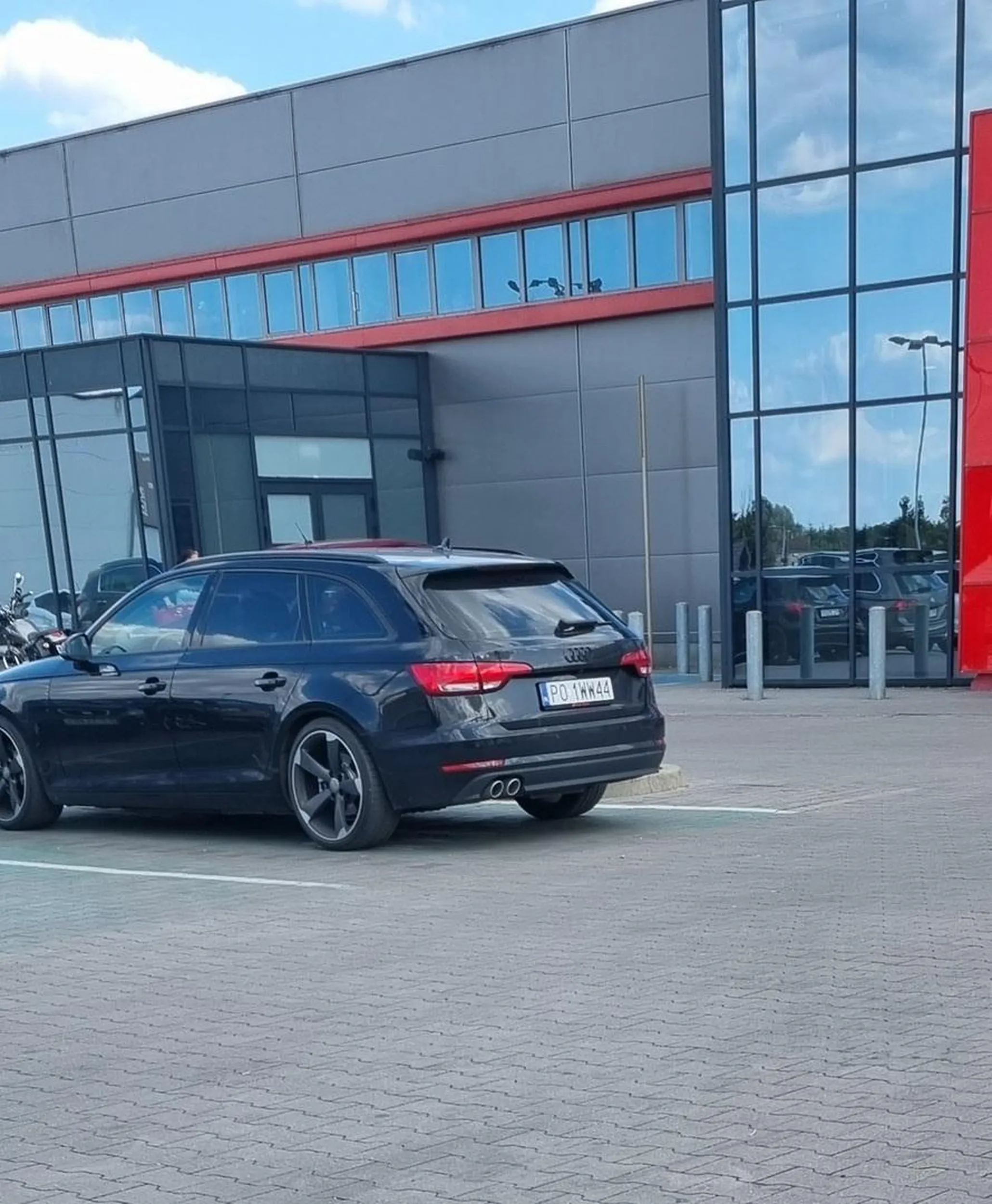 Zaparkował w miejscu dla rodzica z dzieckiem. Oczywiście był bez dziecka