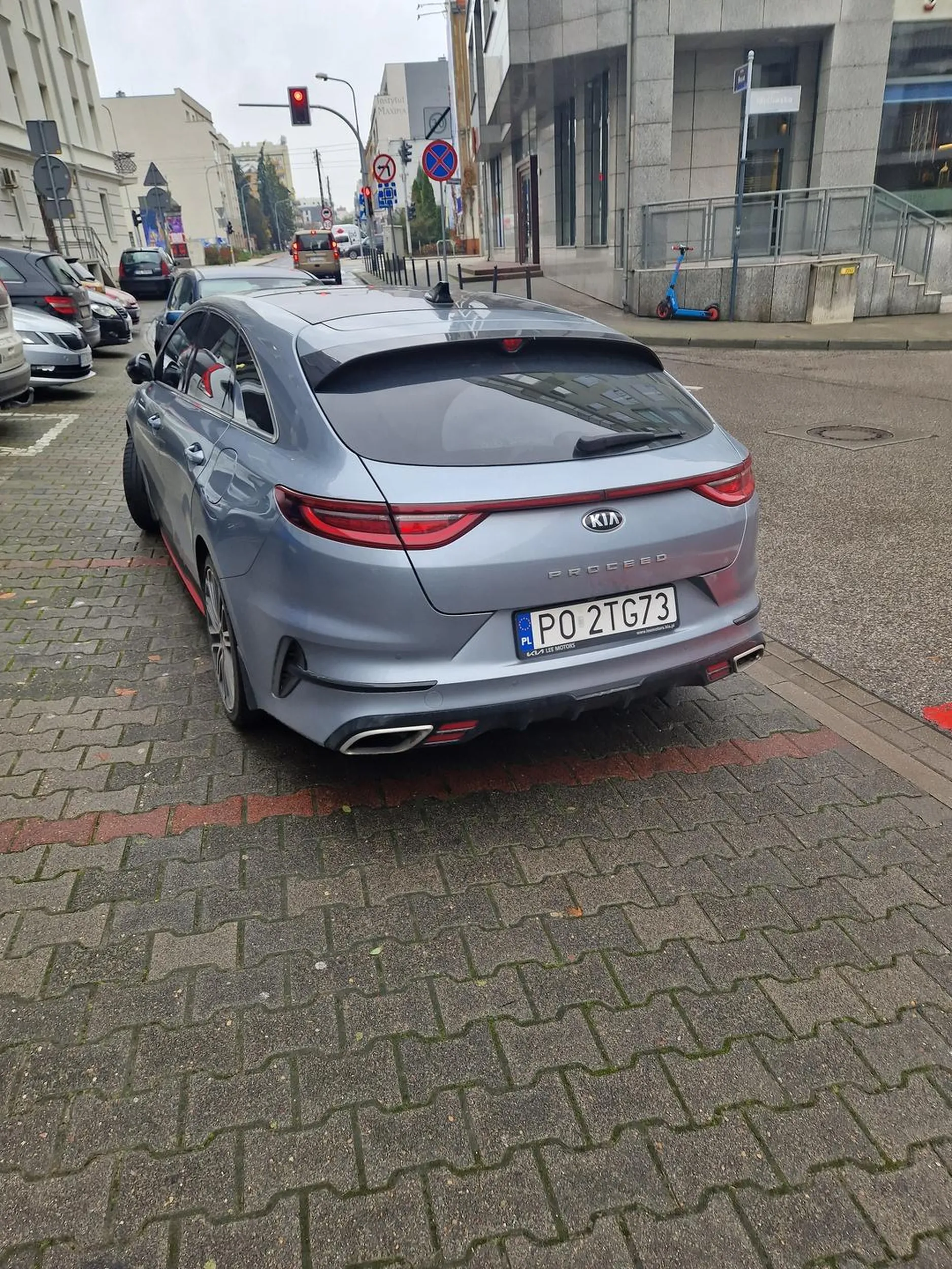 Zastawił mnie i poszedł do pracy.. brawo