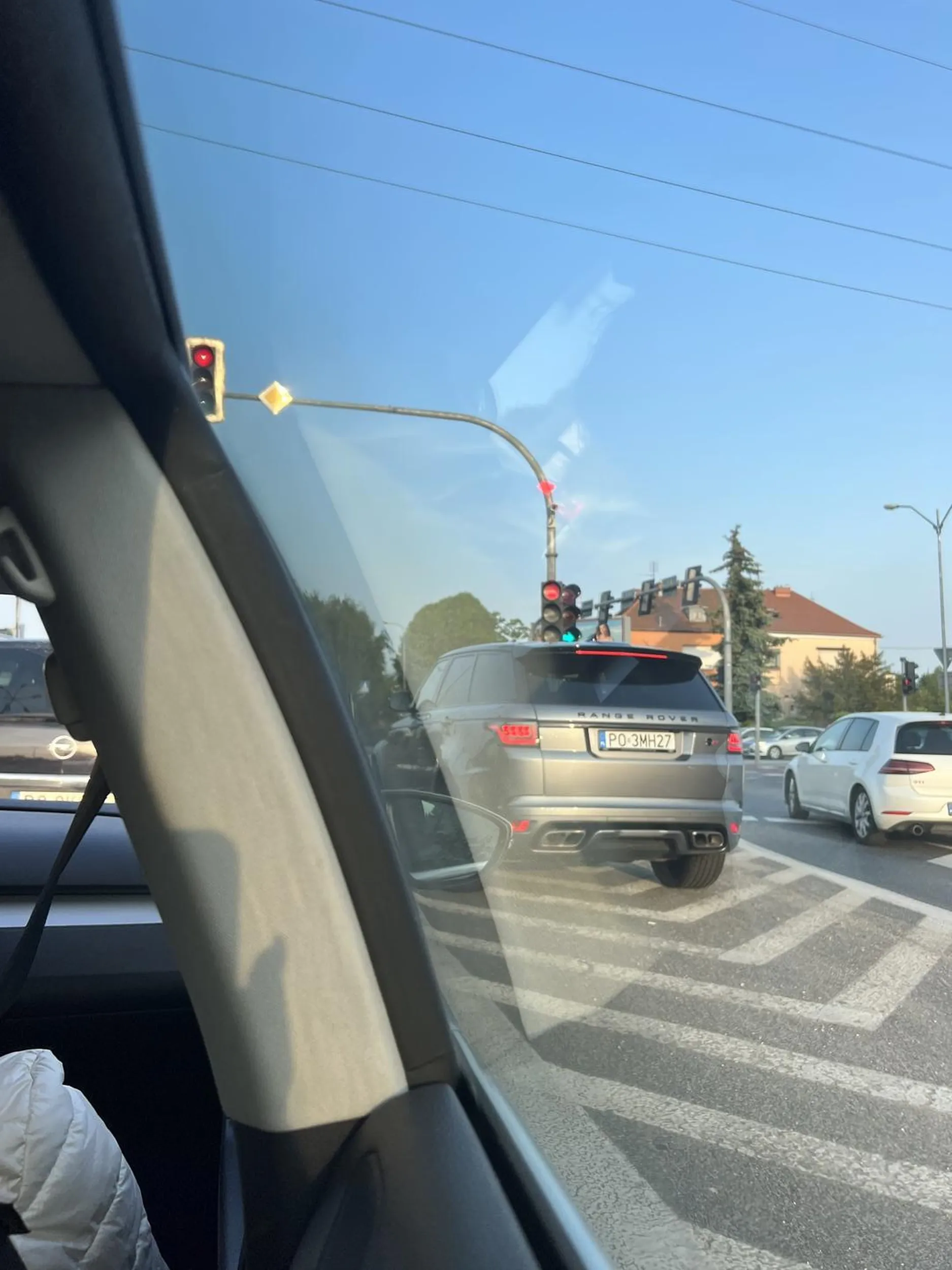 Jednak ludzie w Poznaniu to totalny stan umysłu. Piątek godzina 19:35, samochód 5 ciężko stać w tej ultra wielkiej kolejce? Dramat.