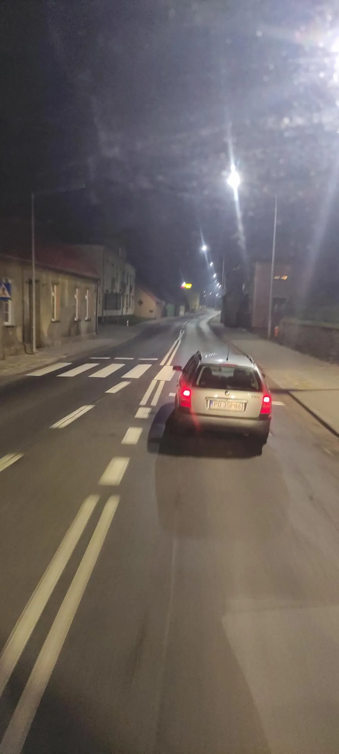 Nie pozdrawiam typa, który ewidentnie boi się mocy swojej potężnej skody Octavii.. Chłop był w takim strachu że nawet na ograniczeniu prędkości do 40 tylko dla ciężarówek zwolnił do 30.. (mimo że mógł jechać 70), także lepiej oddaj prawko.