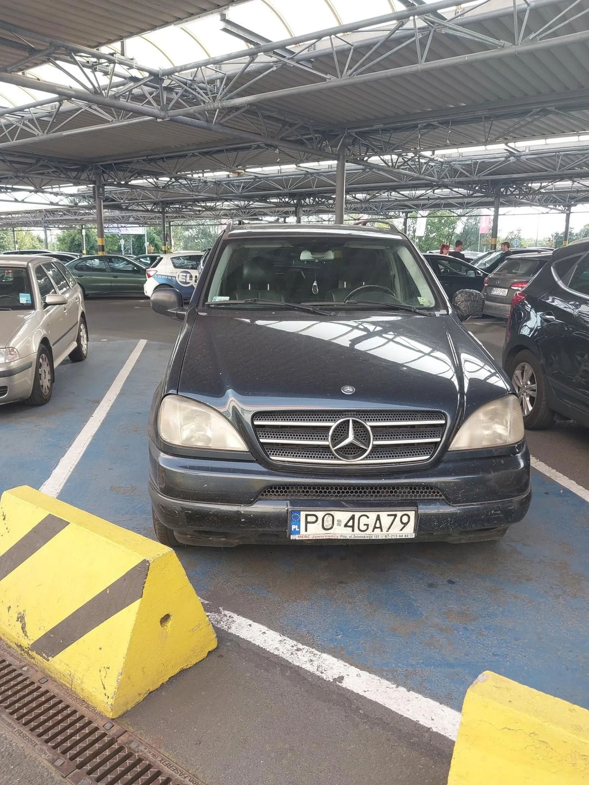 Stanął na miejscu dla niepełnosprawnych bes karty