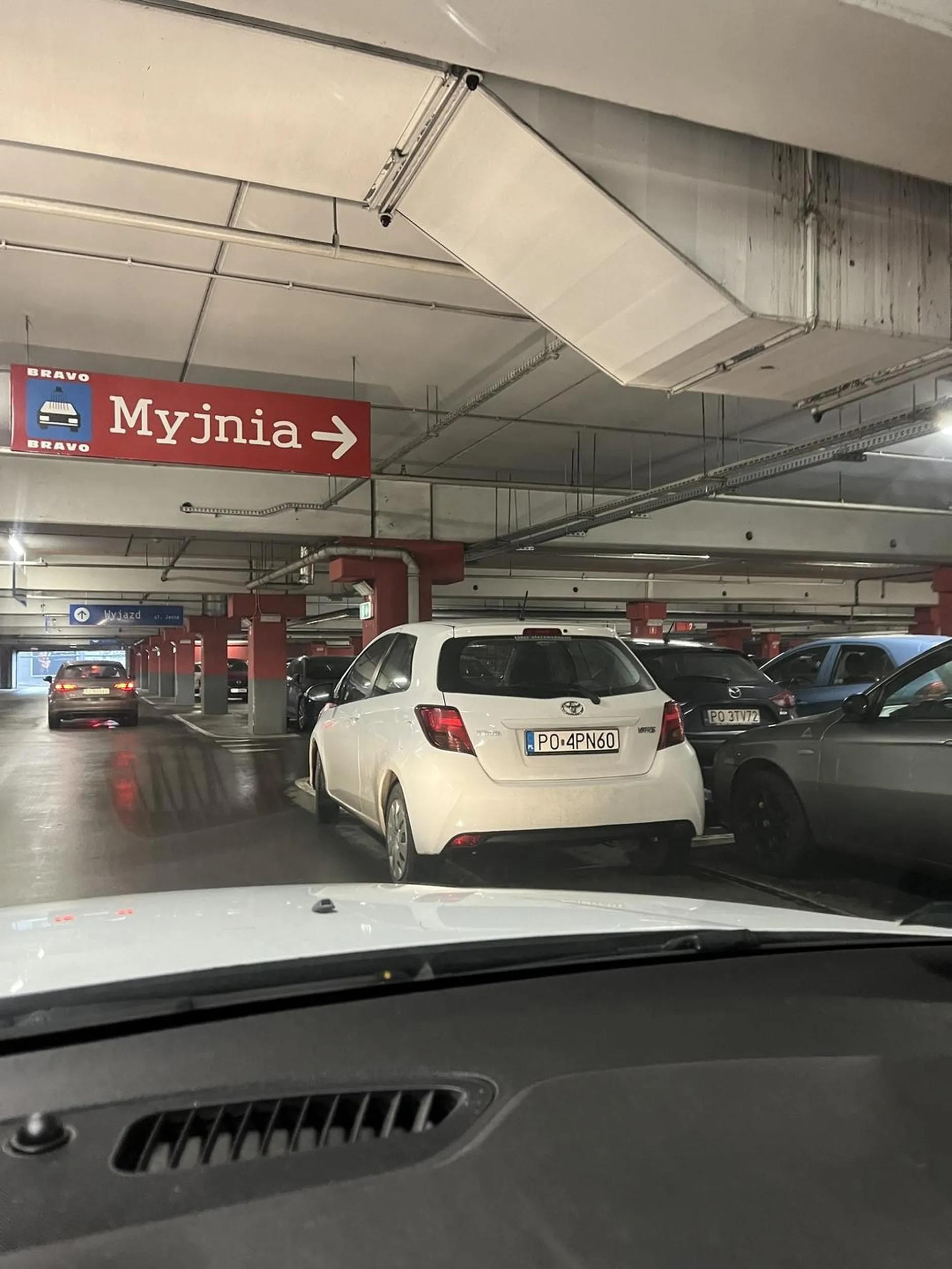 Bardzo inteligentne parkowanie. Nie pozdrawiam