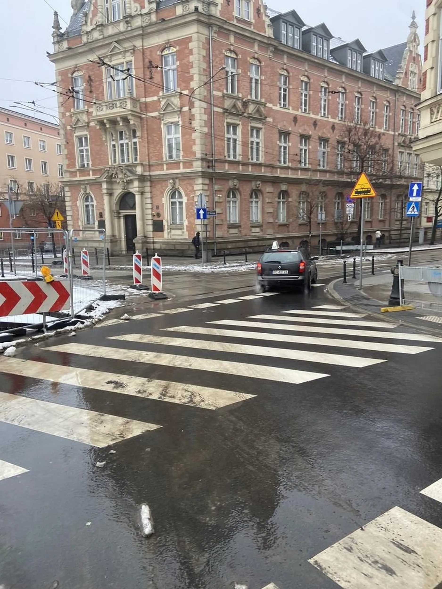 Trącił mnie na pasach i tylko krzyknąż "jeb*na kur*a" w moim kierunku