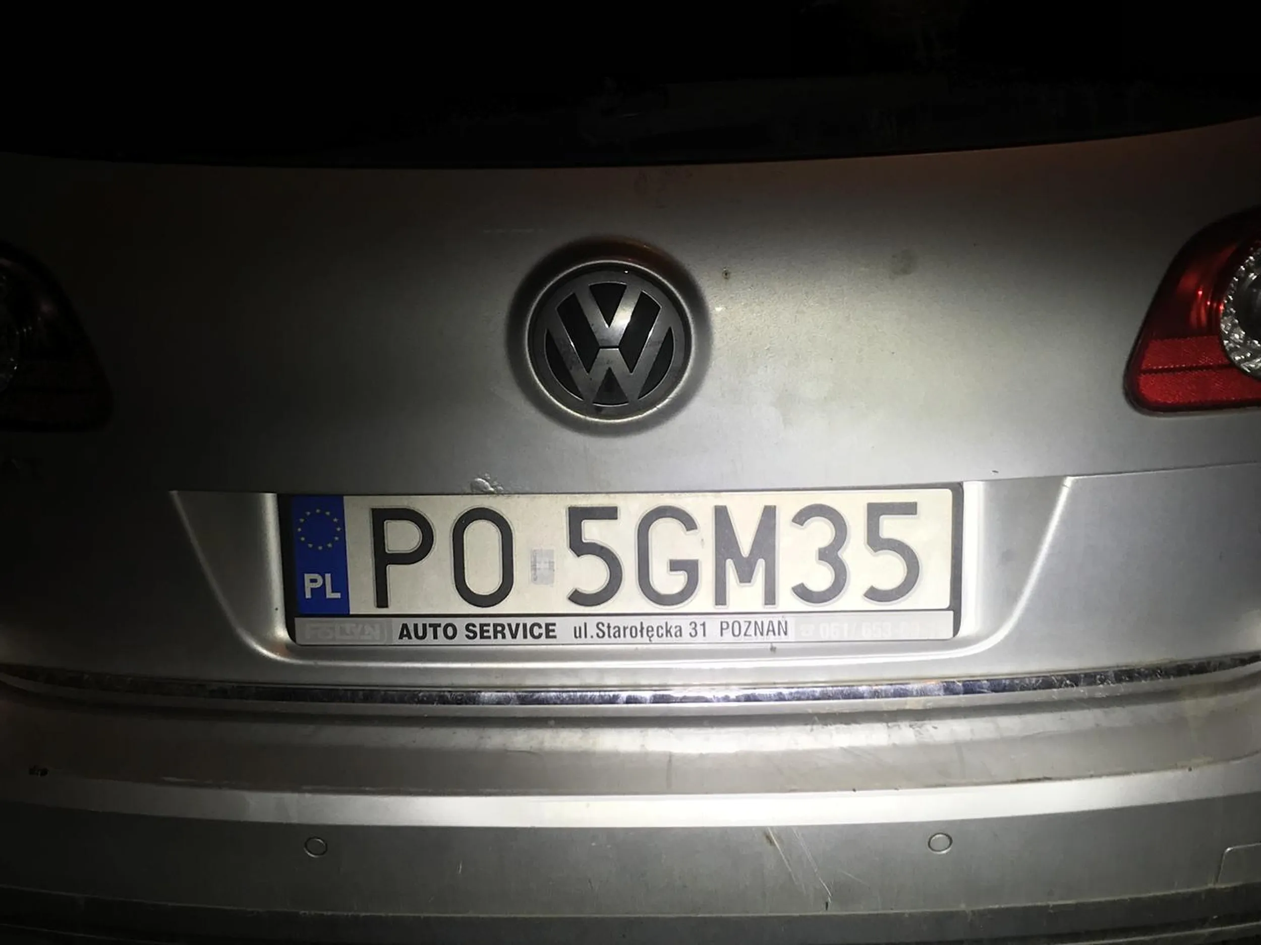 książkowe leczenie kompleksów i niskiej wartości poprzez zapierdalanie małą uliczką po zmroku, na centymetry omijając rowerzystów, przejeżdżając 1m za pieszym na pasach i wykrzykując niskich lotów obelgi z klasy podstawowej przez okno po zwróceniu uwagi, wieloletnia terapia lub odebranie prawa poruszania się 2tonowym blokiem stali rekomendowana