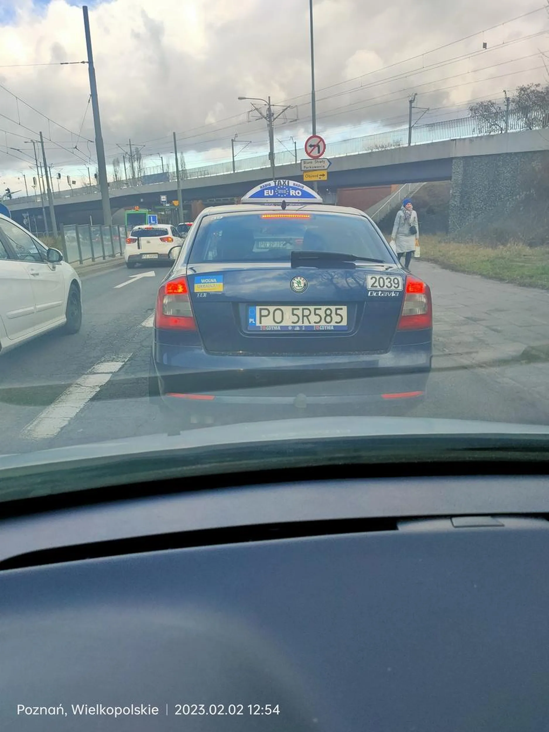 Burak bez klasy wymusił na mnie zaczął mi jeszcze coś kiwać a na koniec obrażał mnie środkowym palcem