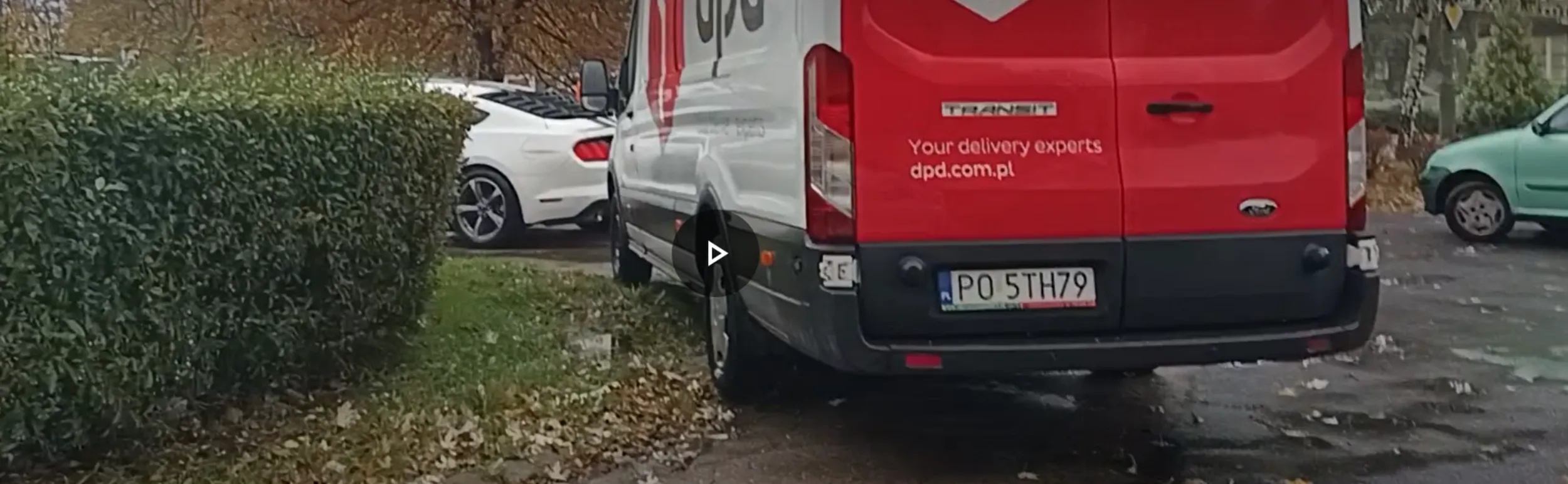 Parkowanie w Warszawie na trawie = Pała za złe parkowanie, panie kierowco!