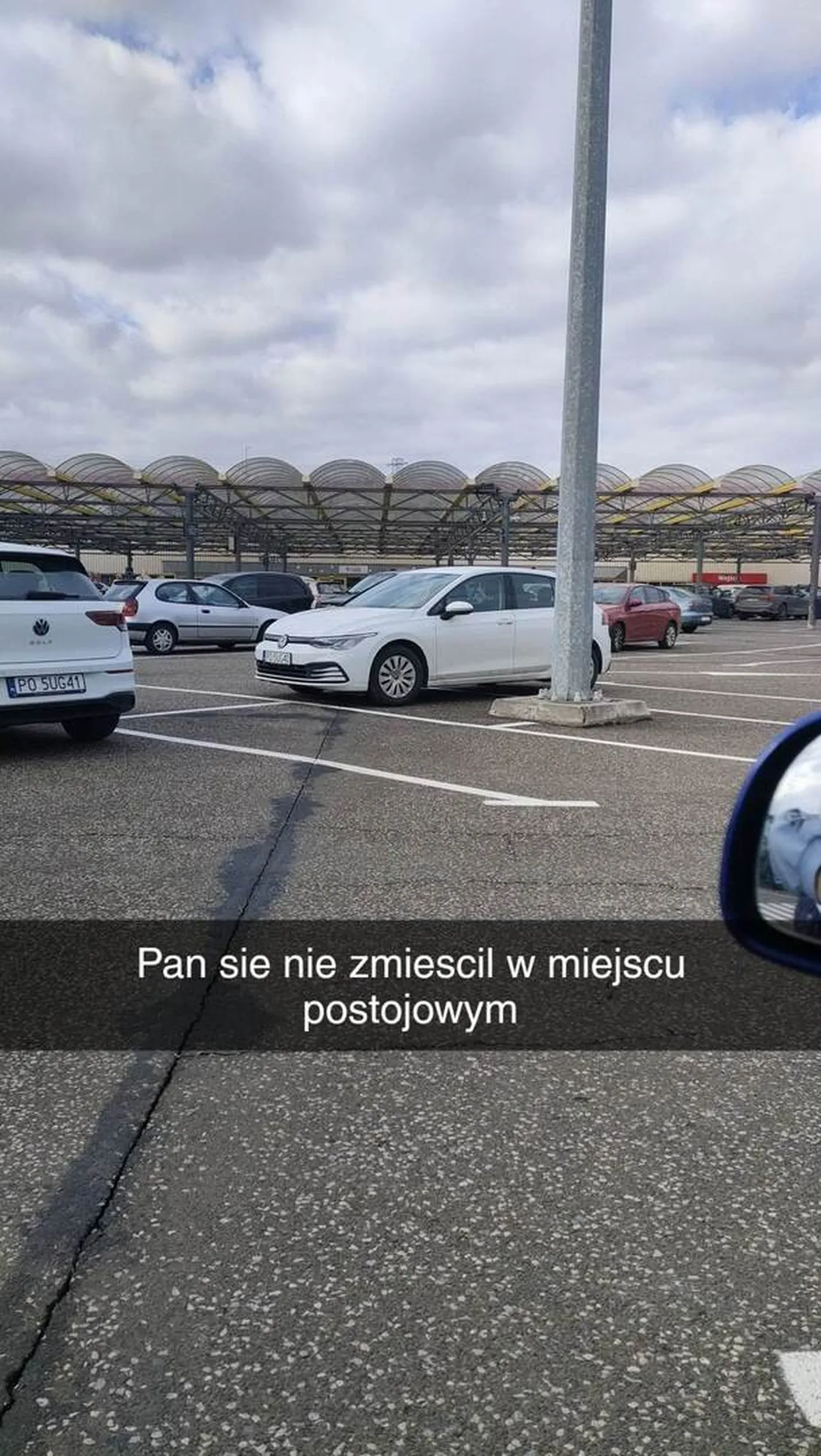 Panu się kłania doszkalanie z umiejętności parkowania w wyznaczonych miejscach. Selgros - Kraków