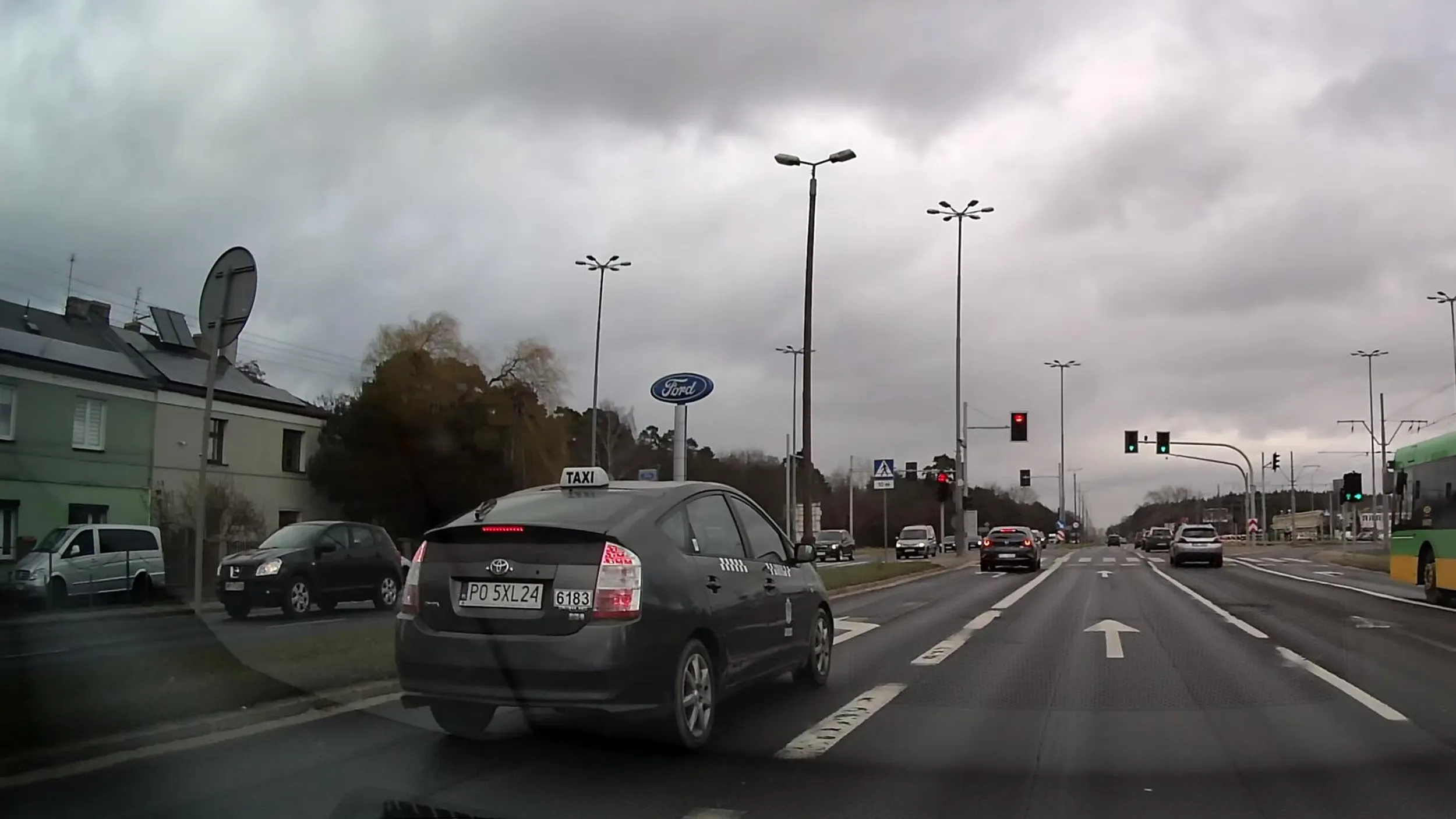 Nie wiem czy kierowca tego pojazdu umie czytać więc nie będę się rozpisywał, pozostawiam link do stopcham.