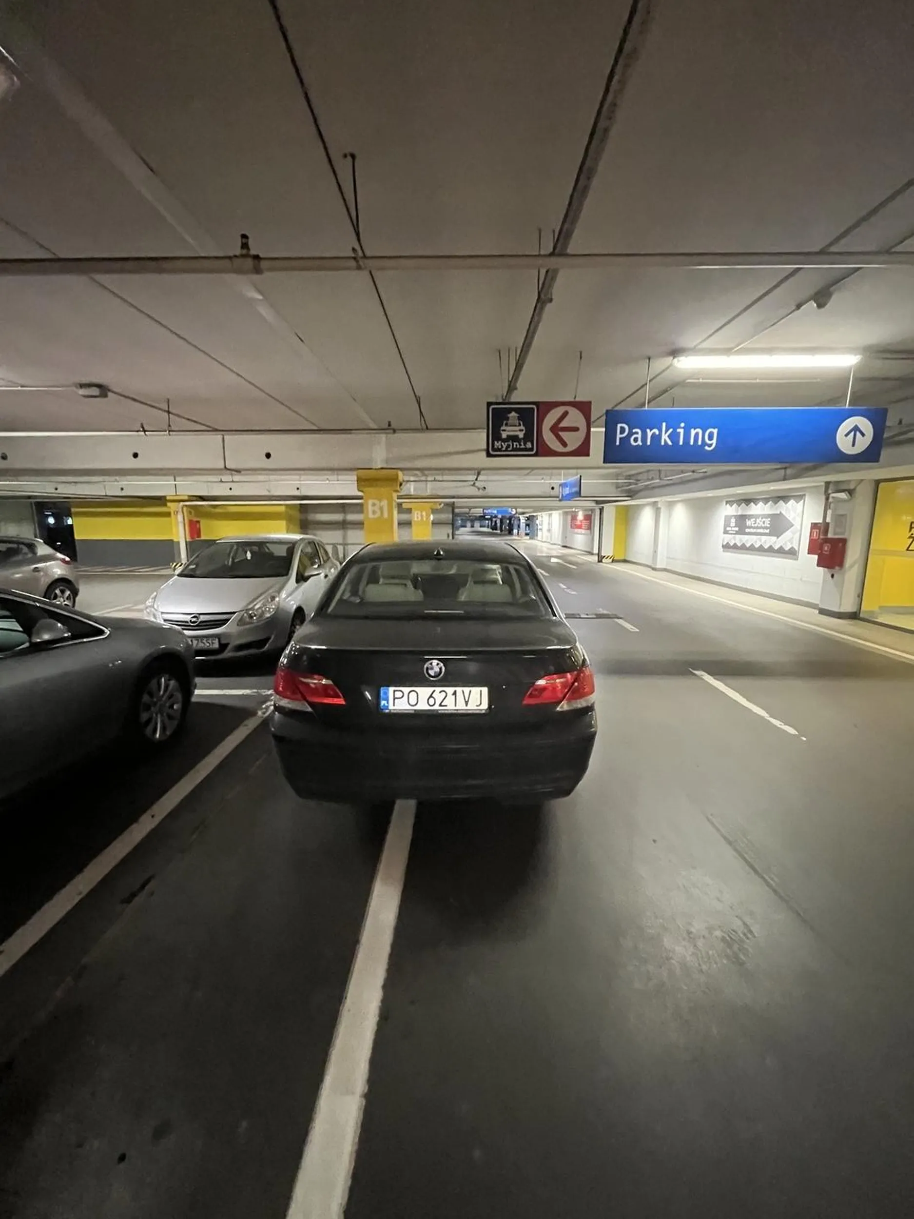 Utrudnienie przejazdu, brak mózgu.