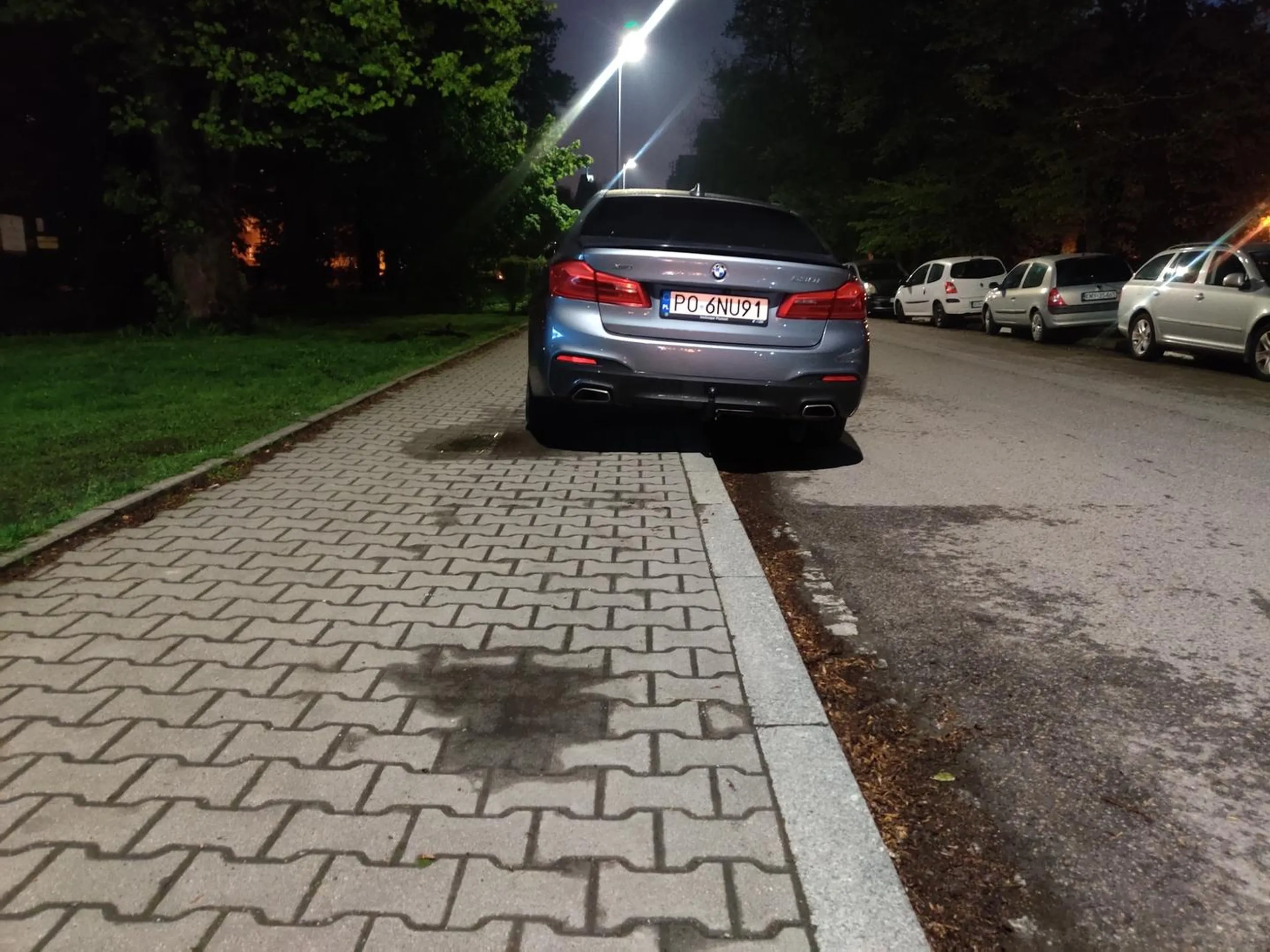 Tu obowiązuje zakaz zatrzymywania się.