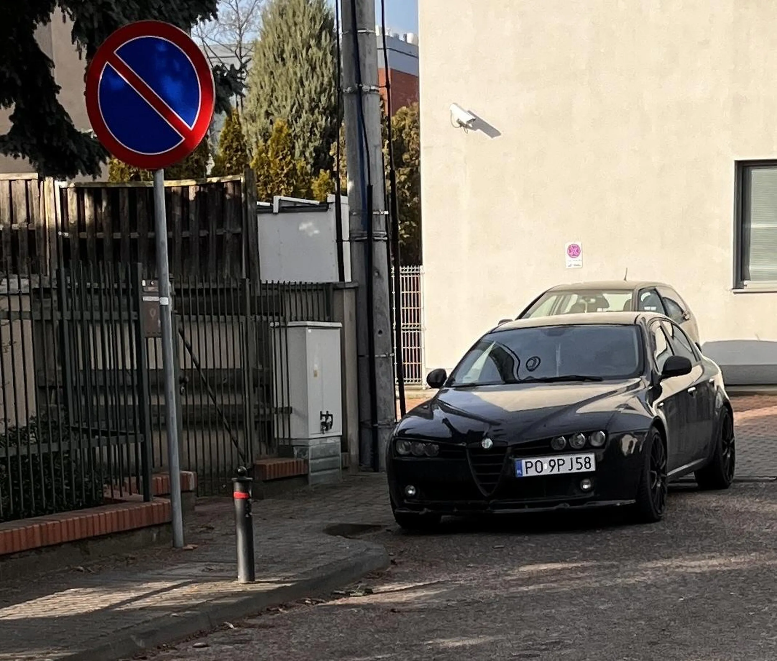 Kiedy udajesz, że nie widzisz znaku i blokujesz wszystkim możliwość zawrócenia w miejscu do tego przeznaczonym.