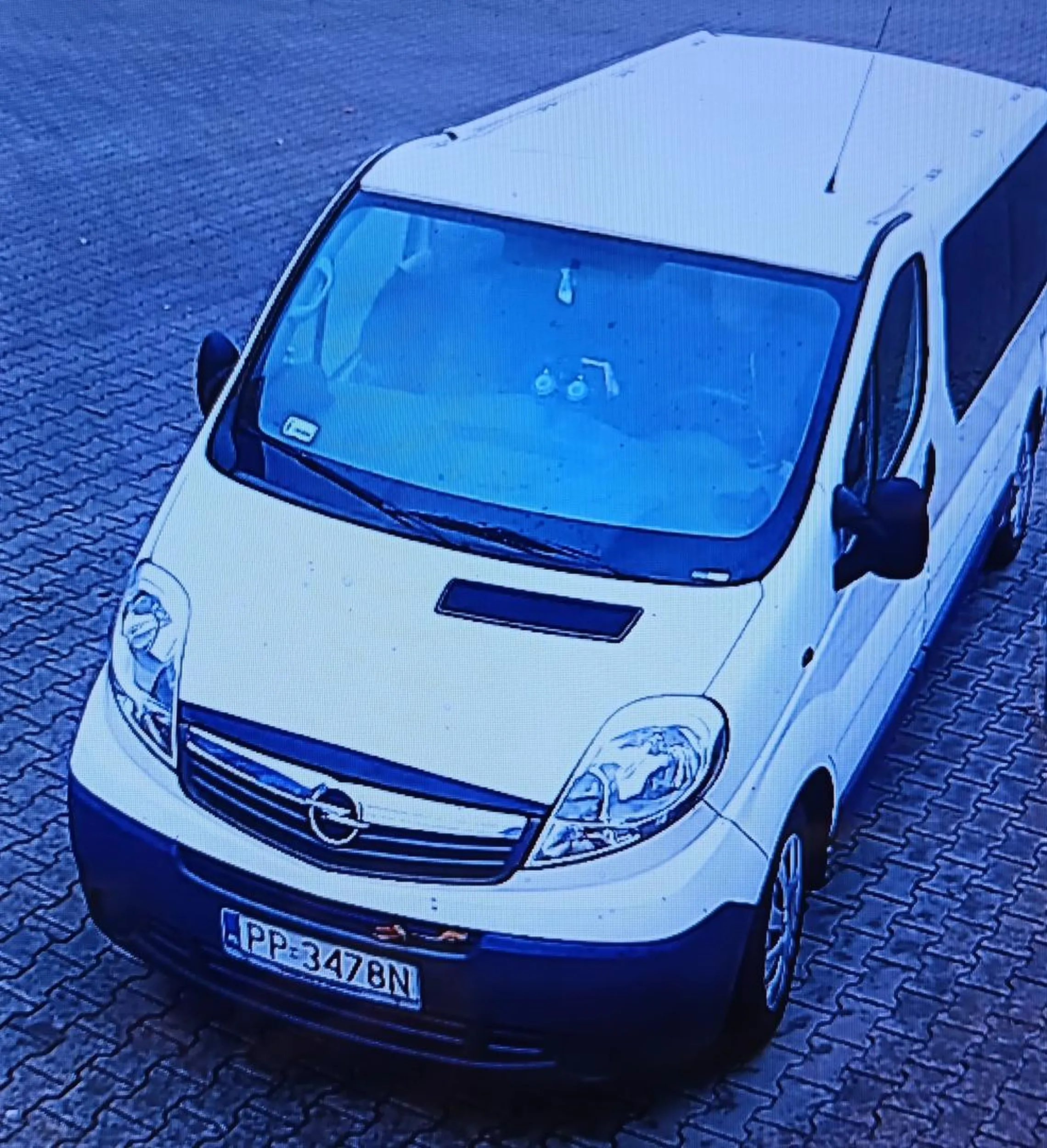 W teorii transport osobowy. W praktyce transport bydła. Pasażerowie niestety udają głuchoniemych (brak reakcji na dzień dobry i do widzenia), zostawiający straszny syf na toaletach. Oby jak najmniej takich barbarzyńskich hord na drogach.