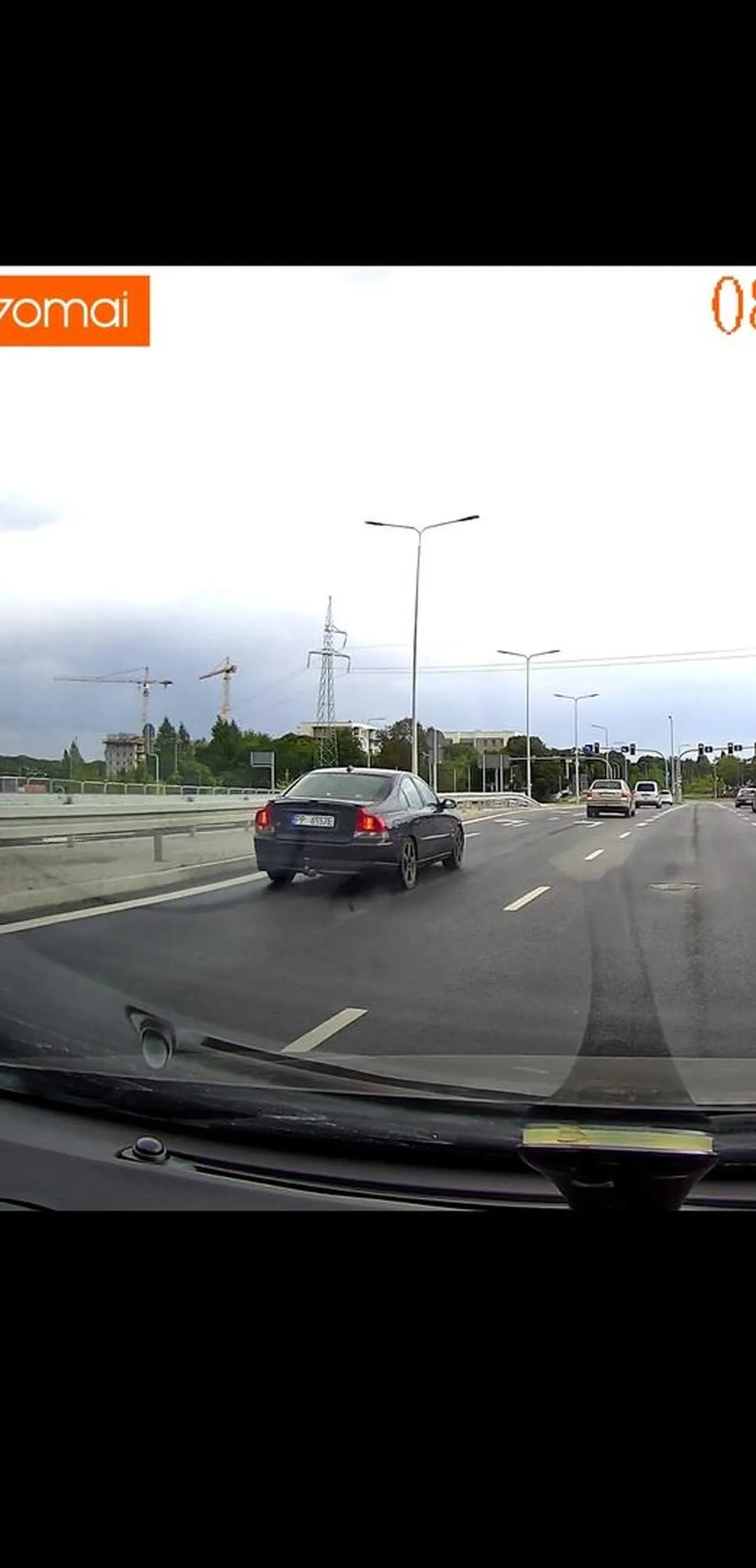 Facet z pasu do skrętu w lewo jeździ na wprost, o mały włos dziś bym go przetarł. I jeszcze pretensje.