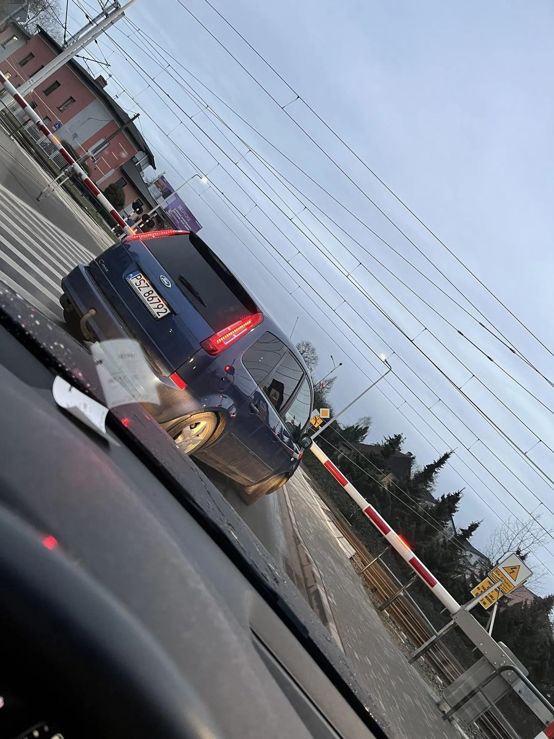 Każda minuta cenna! Co tam kultura i znaki (linie)