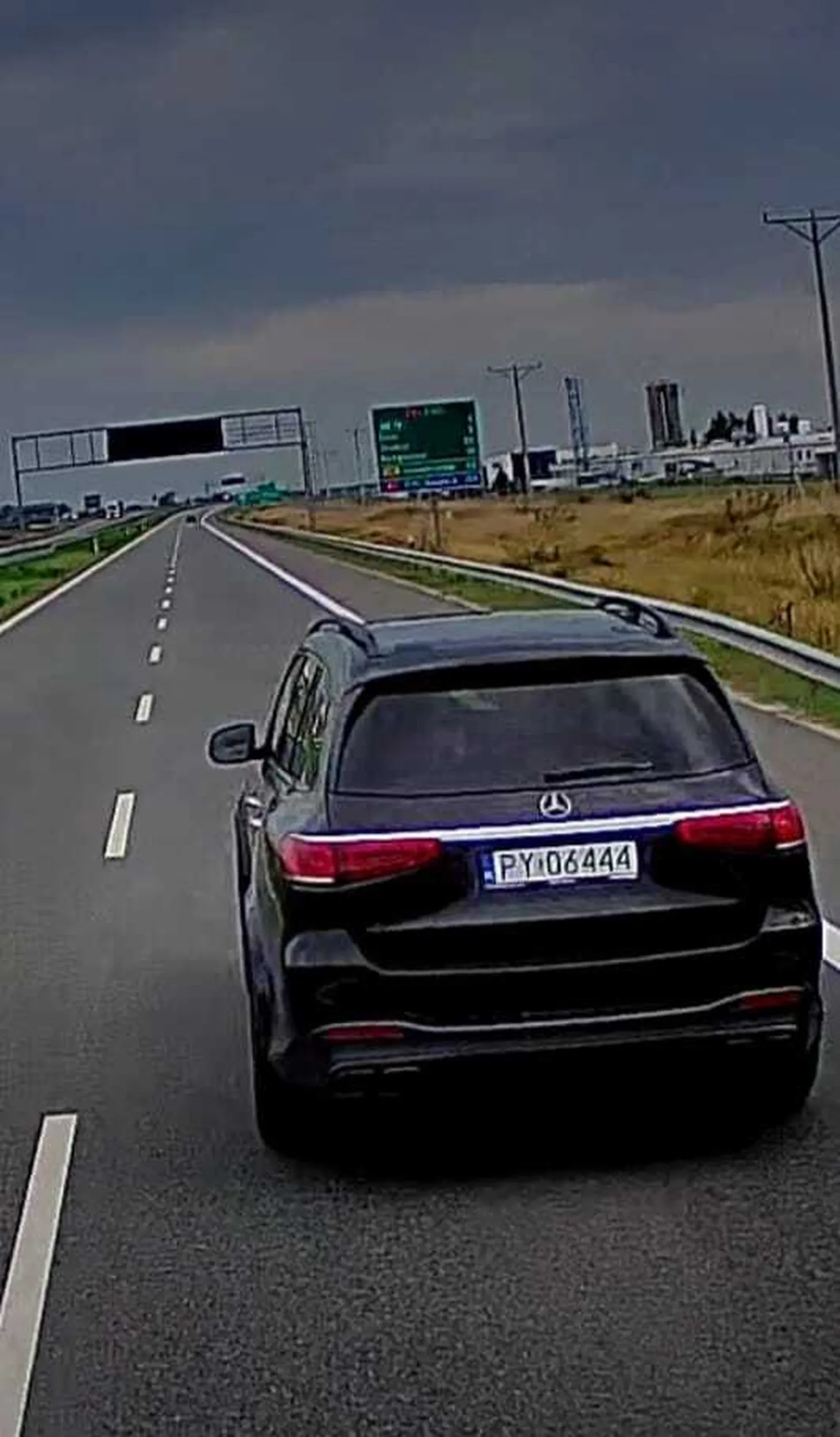 Bardzo dobry kierowca który zajeżdża drogę i hamuje specjalnie Sprawa zgłoszona na Policję