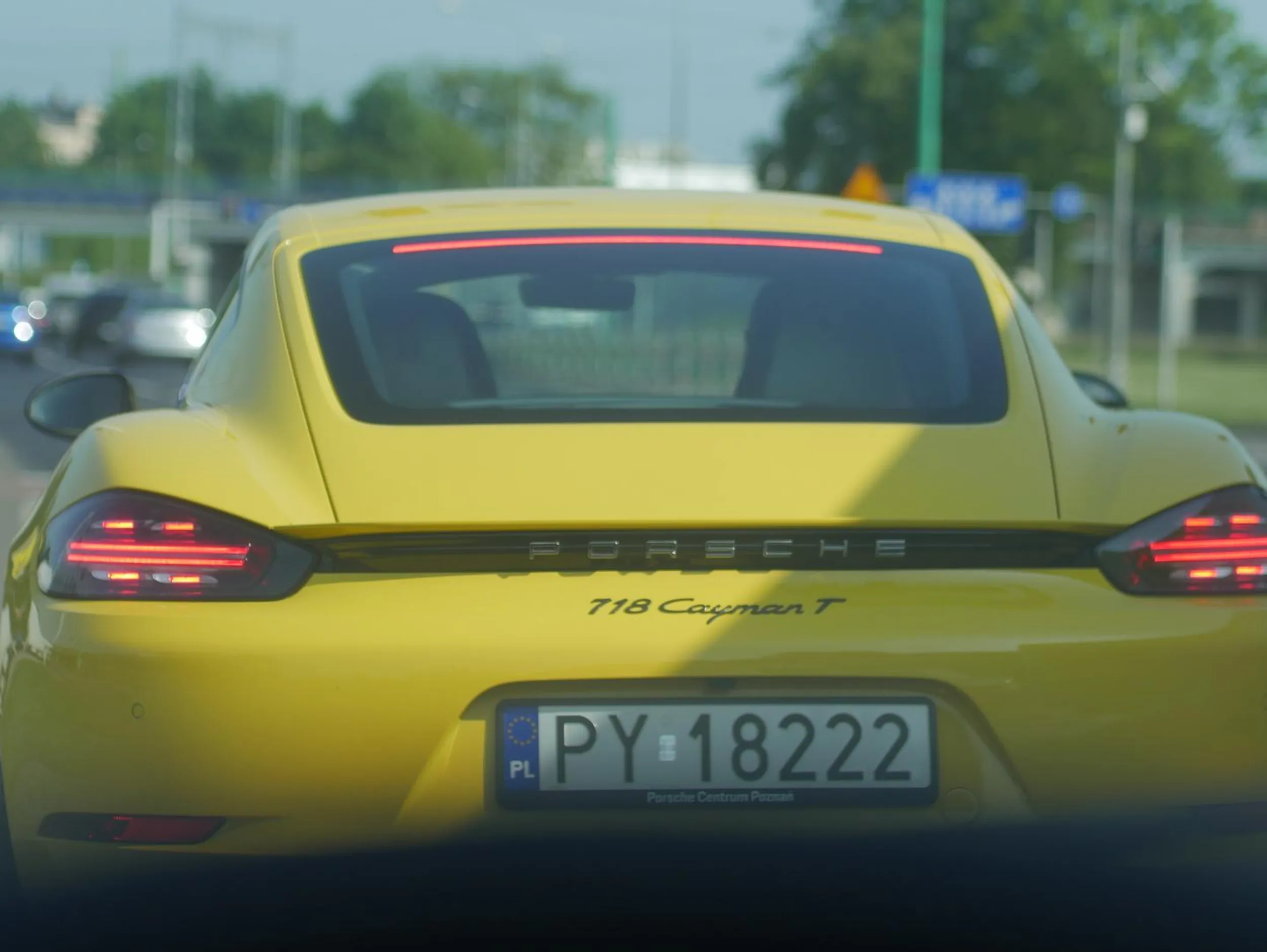 Piękne auto jak zobaczyłem na światłach to wiedziałem że muszę ruszyć z kopyta żeby nie zostać w tyle i na kolejnych móc zrobić zdjęcie tej żółtej ślicznotki. Jakimś cudem się udało ale 100m dalej od tego pościgu jebnął mi rozrząd mam silnik do remontu pozdrawiam kierowca złotego BMW E46