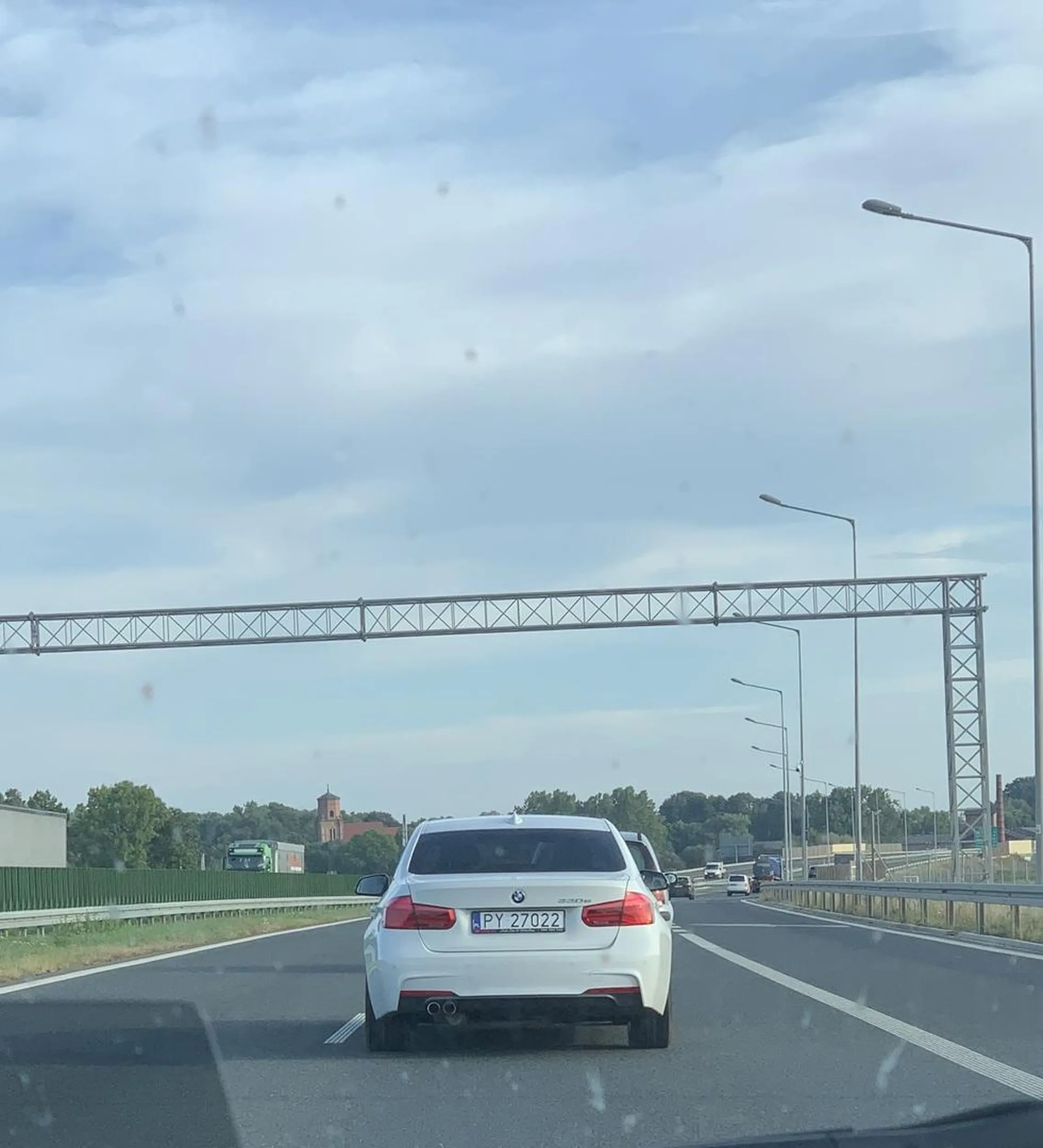 Kretyn jak ich mało, długo by pisać, aby opisać całą sytuację. Ale karma cię dosięgnie Lamusie.