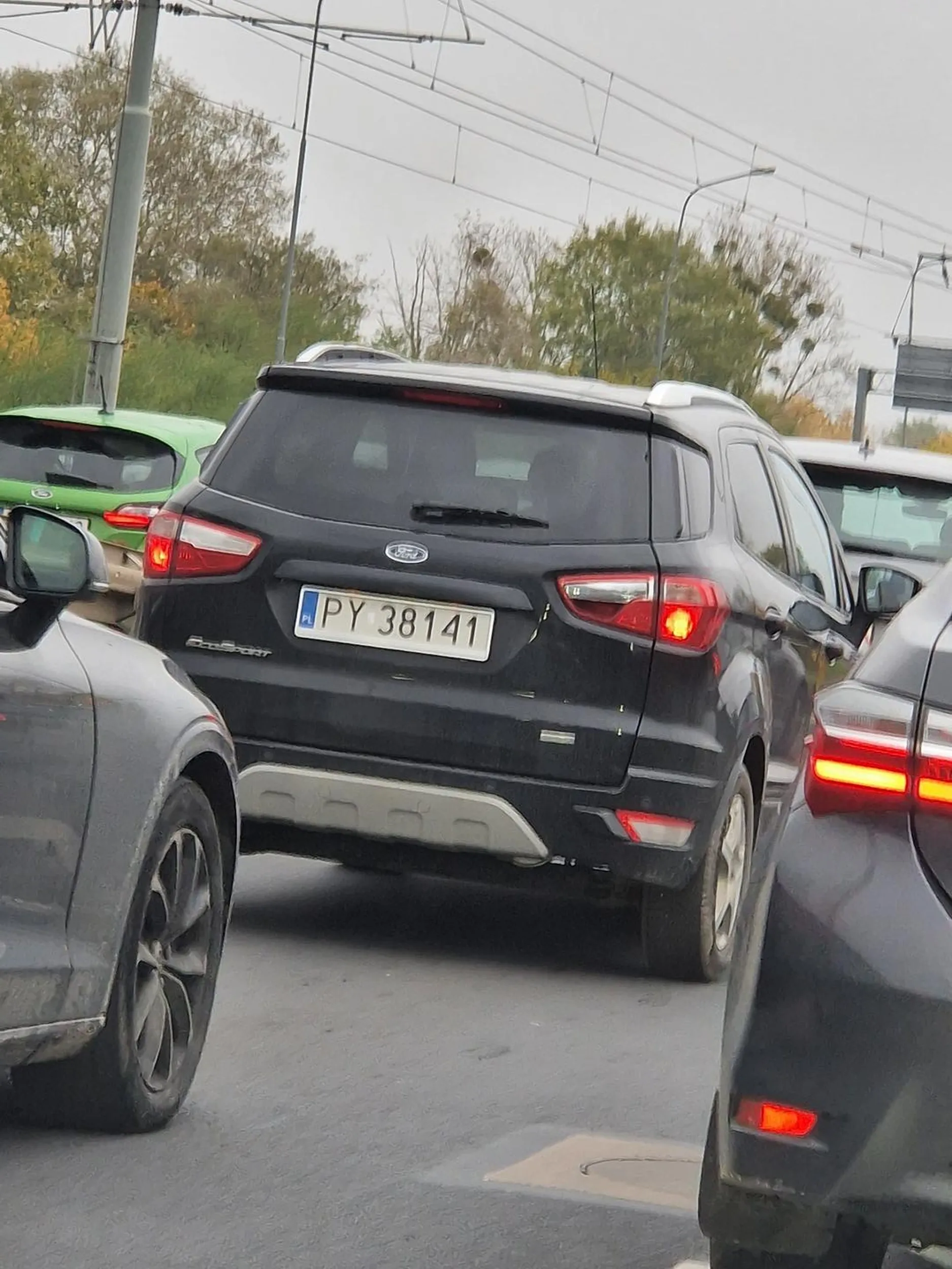 Nie stosuje się do znaku jazdy na zasuwkę.