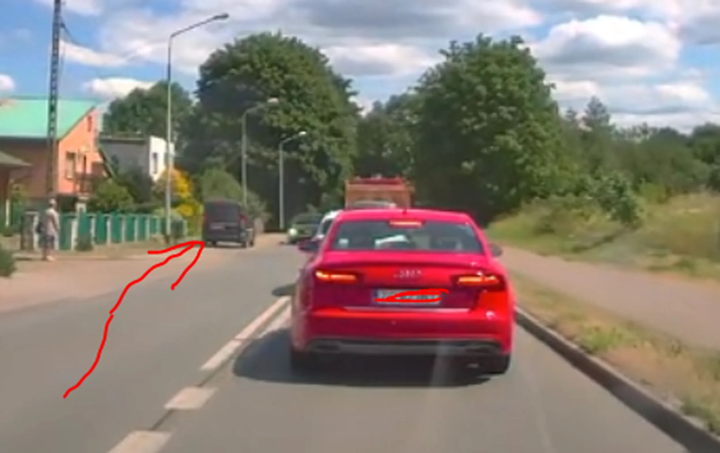 wyprzedza na ciągłej na czołówke po czym prawie rozjezdza przechodniow