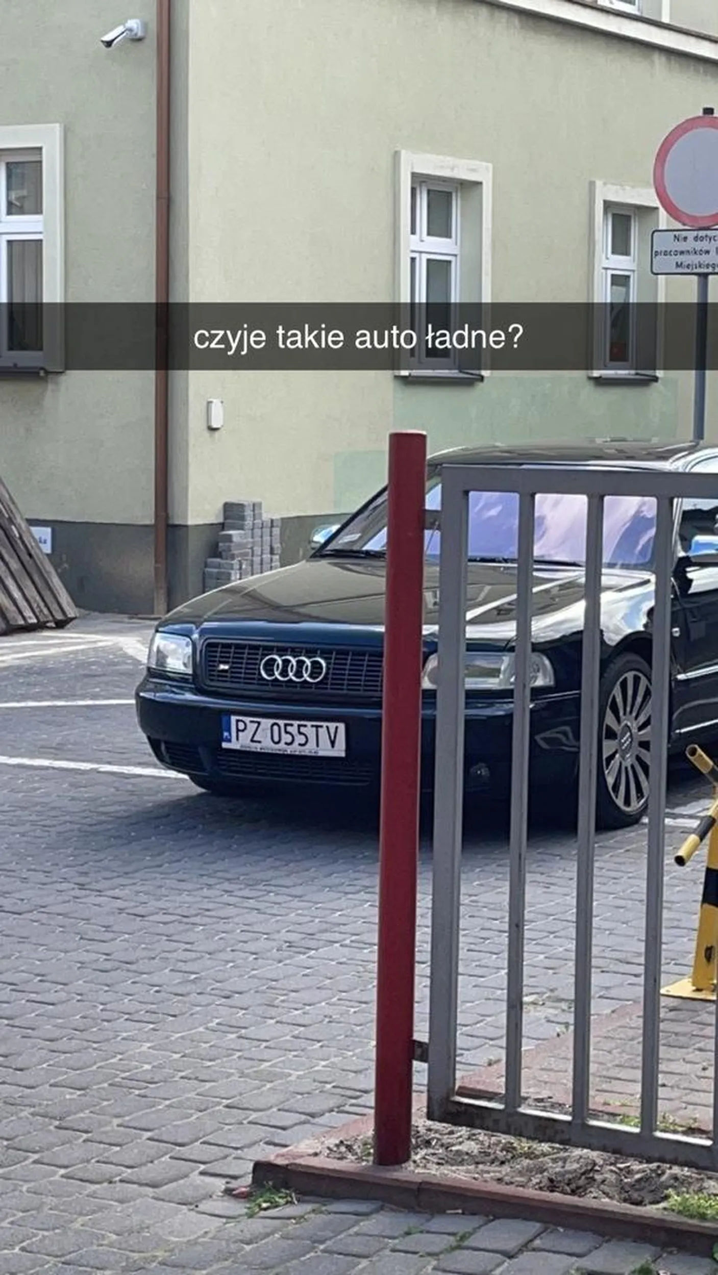 Bardzo ładne auto i bardzo dobry kierowca , umiejętności dużo lepsze niż większy procent polskich kierowcow