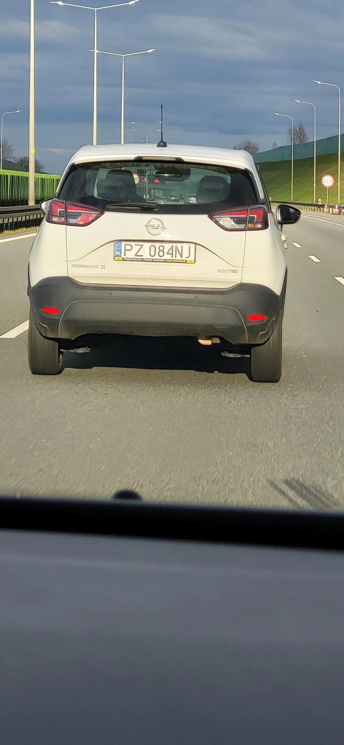 Zajeżdżanie drogi na autostradzie na zjeździe z Komornik.