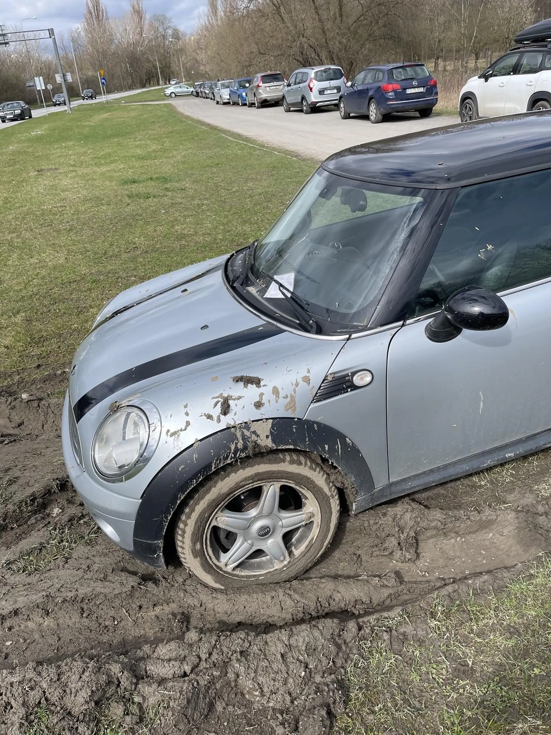 Najlepszy kierowca jakiego widziałem, zdecydowanie polecam, bardzo rozważna i przemyślana jazda.