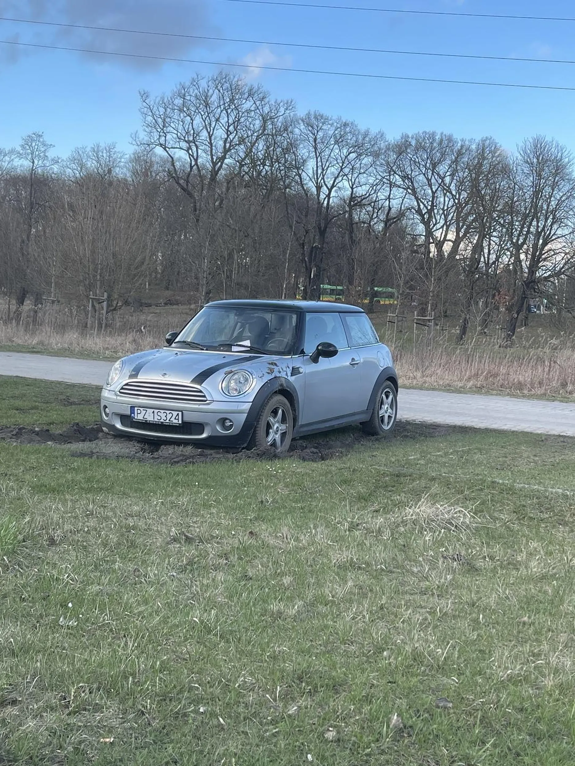 Najlepszy kierowca jakiego widziałem, zdecydowanie polecam, bardzo rozważna i przemyślana jazda.