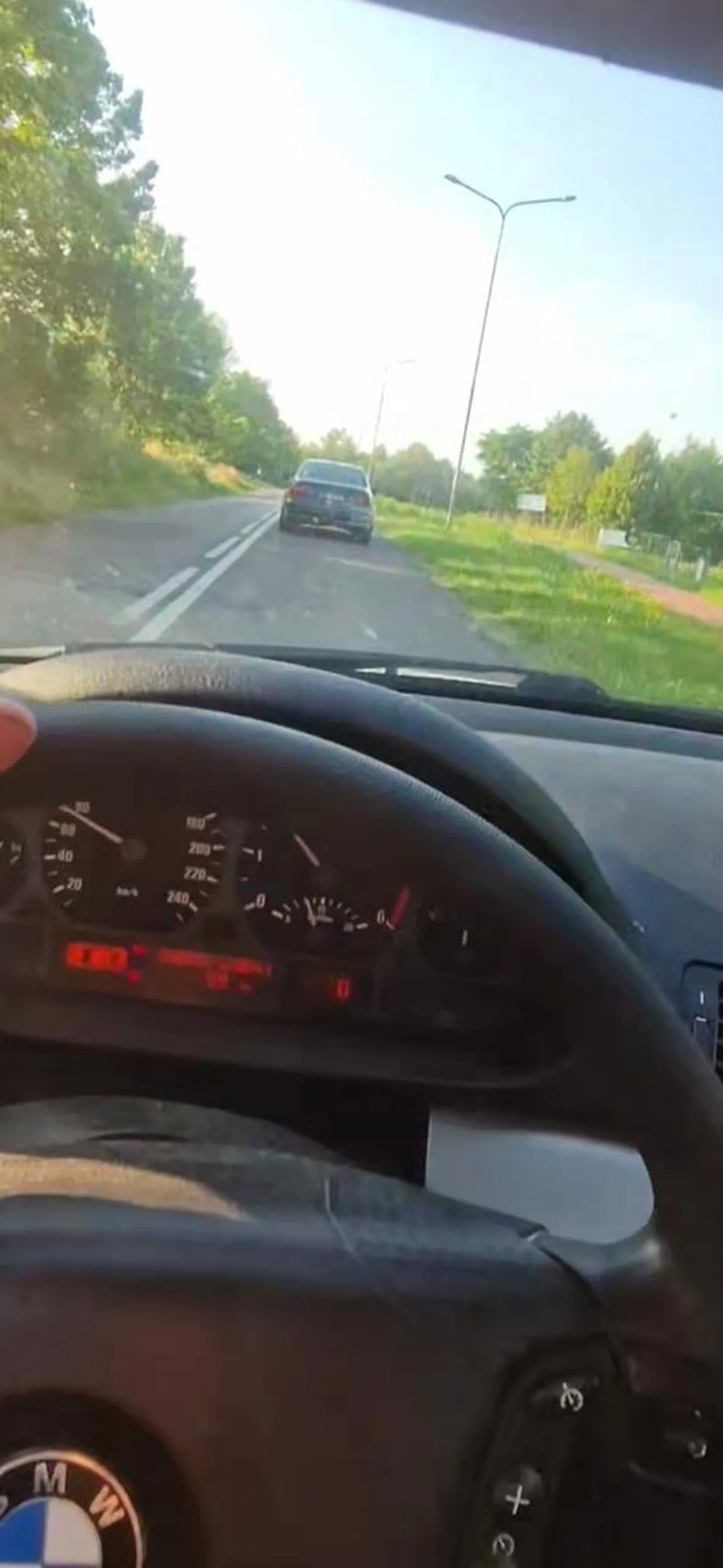 Uprzejmy i ostrożny kierowca Dojeżdża wszędzie na czas. Polecam