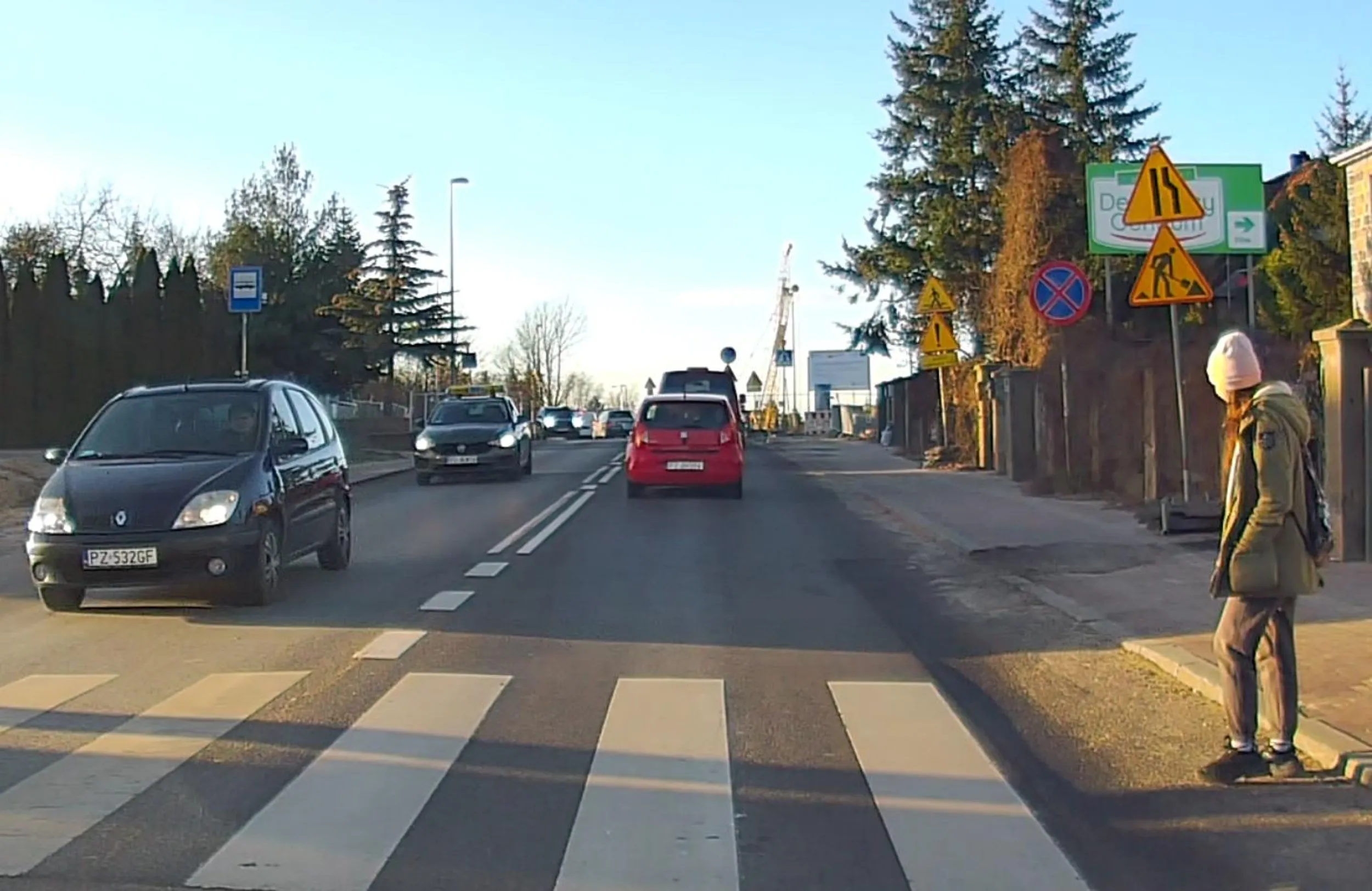 nie zatrzymuje się kiedy na pasach czekają piesi