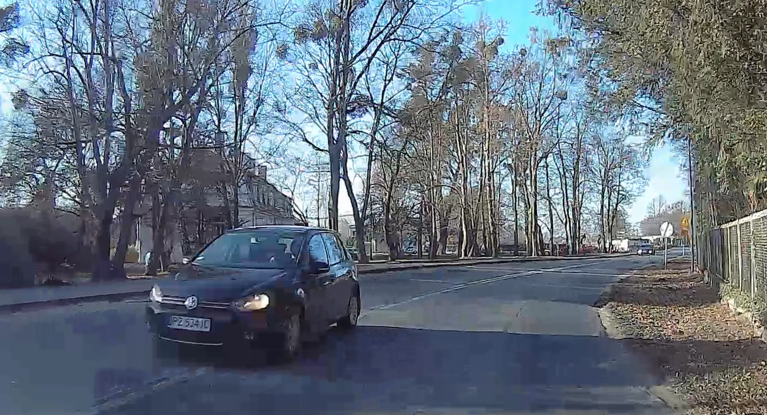 Po co trzymać się swojego pasa, skoro można ścinać zakręt wprost na jadące auto? Jeszcze raz cię spotkam jak ścinasz i zgłaszam na policję