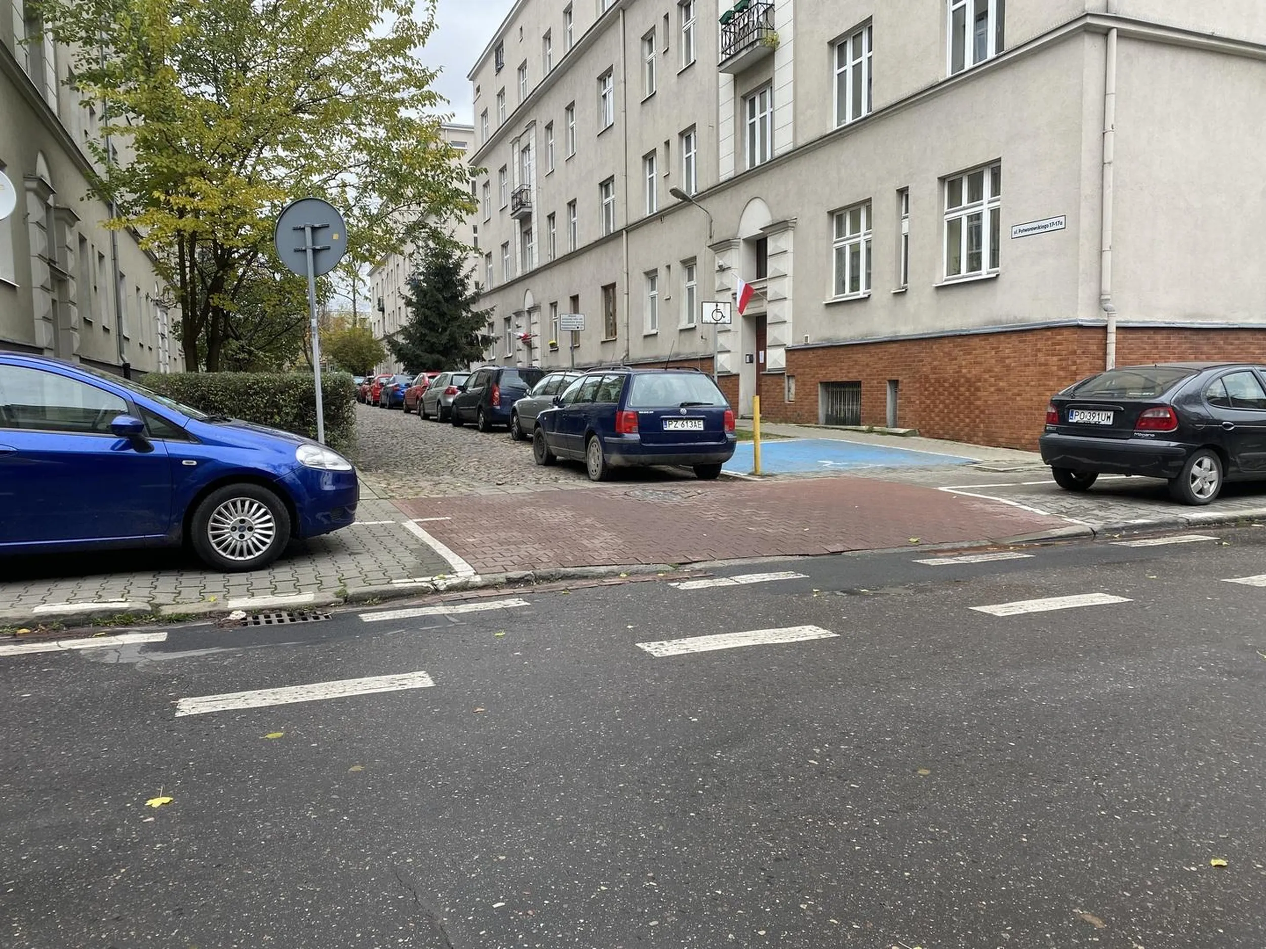 Brawo gościu :) osobówką jeszcze się ktoś zmieści, bus już nie dał rady, nie wspomnę o śmieciarce.