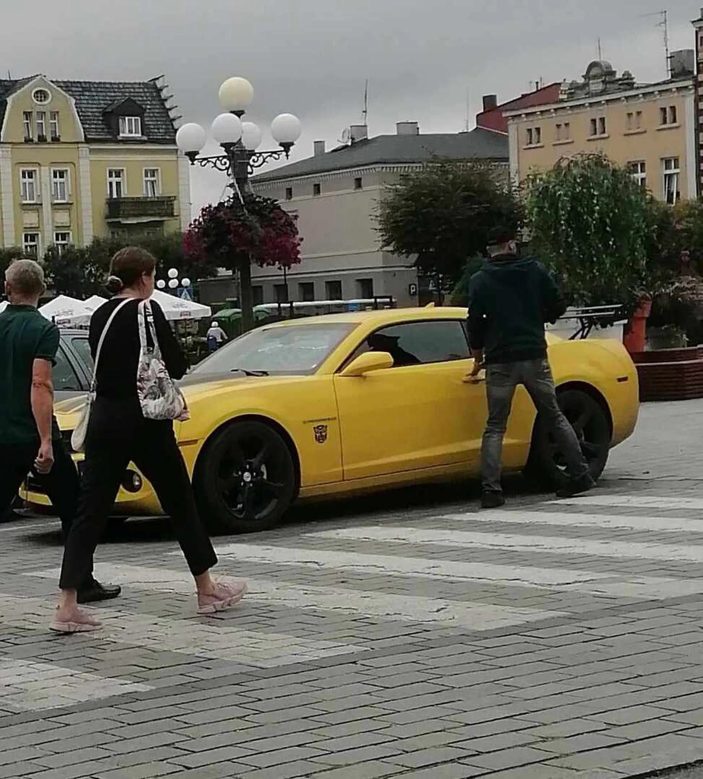 Zajebiste autko kocham Camaro i Transformers chętnie zobaczę od środka i z bliska