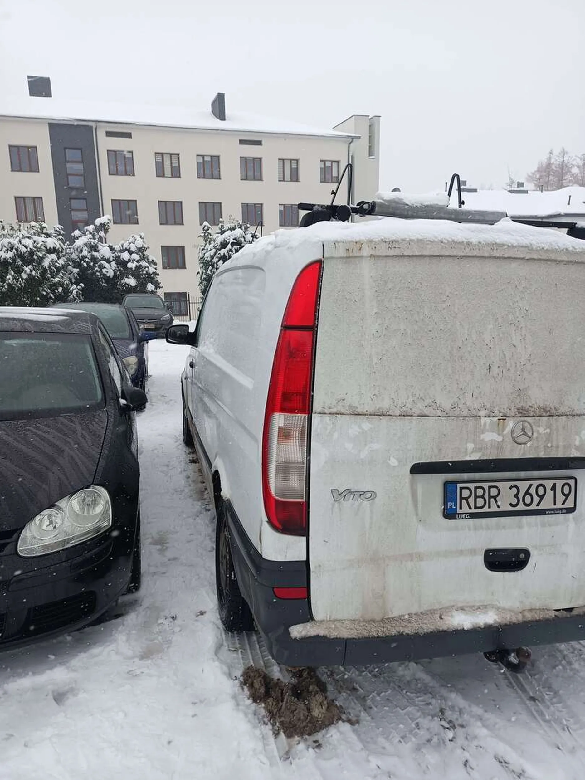Pozdrawiam osobę z tego pieknego mercedesa, następnym razem proszę zaparkować bliżej. Drzwi otwierały sie na tyle ze chuda osoba miala problem wejść.