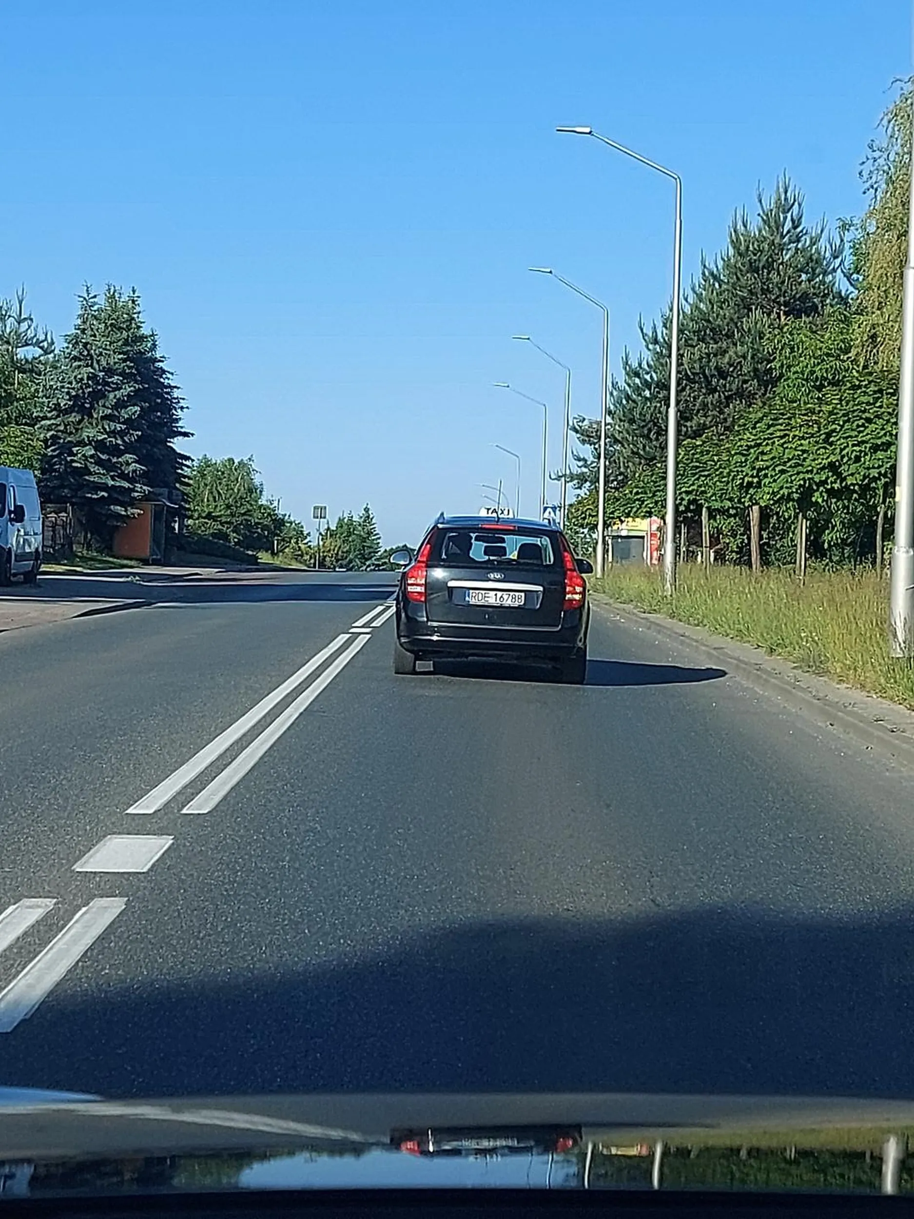 Szanowny Pan taksiarz dwukrotnie gwałtownie hamuje próbując wyłudzić odszkodowanie