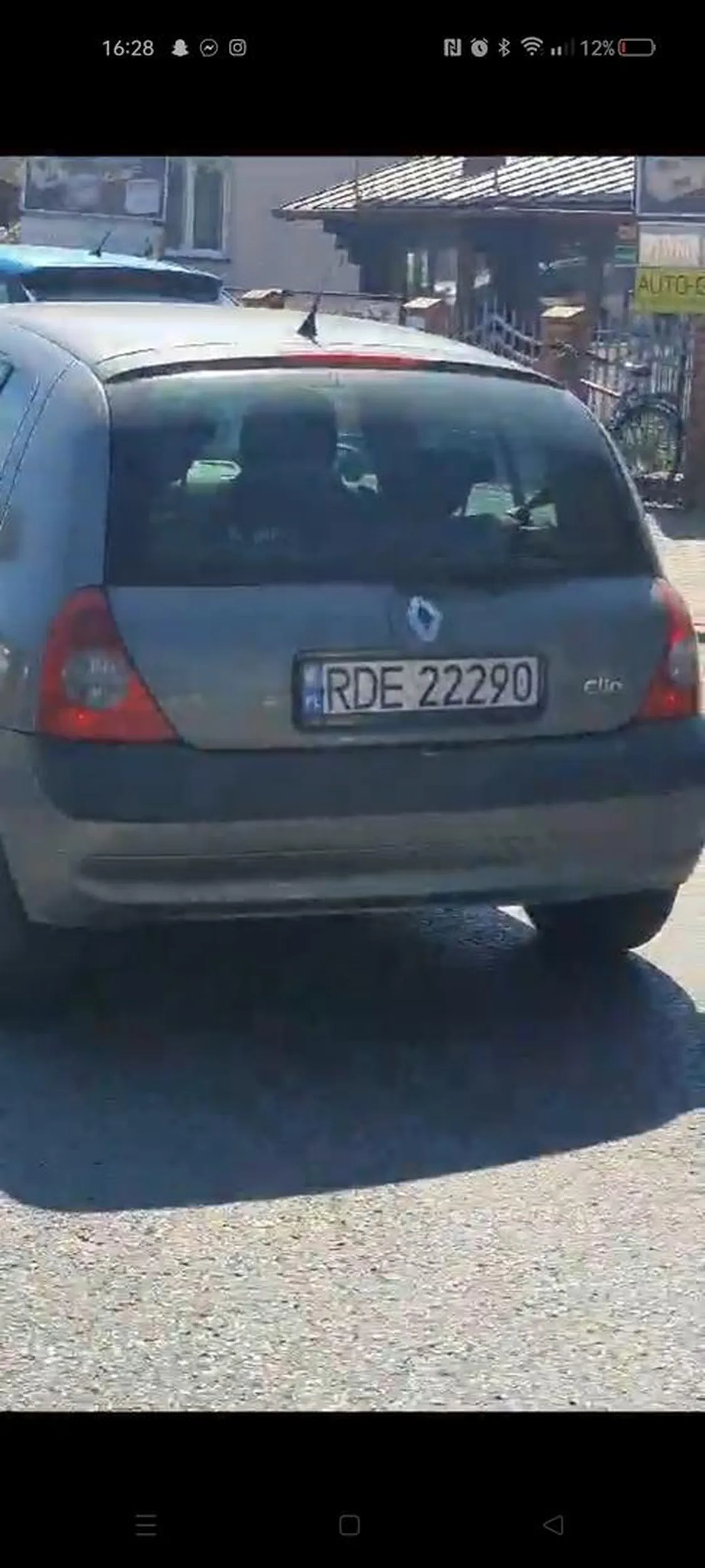 Uderzył w zaparkowane auto, po czym uciekł z miejsca zdarzenia... Na szczęście, policja poradziła sobie że znalezieniem uciekiniera.