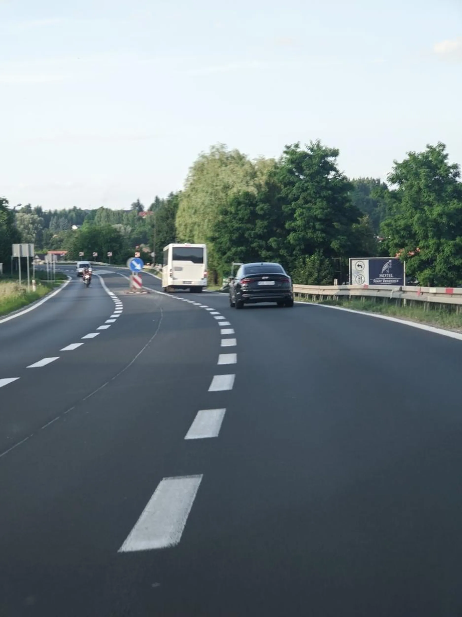 Nie pozdrawiam Pana który przejeżdża na czerwonym w Krakowie. Może u Was są inne światła?