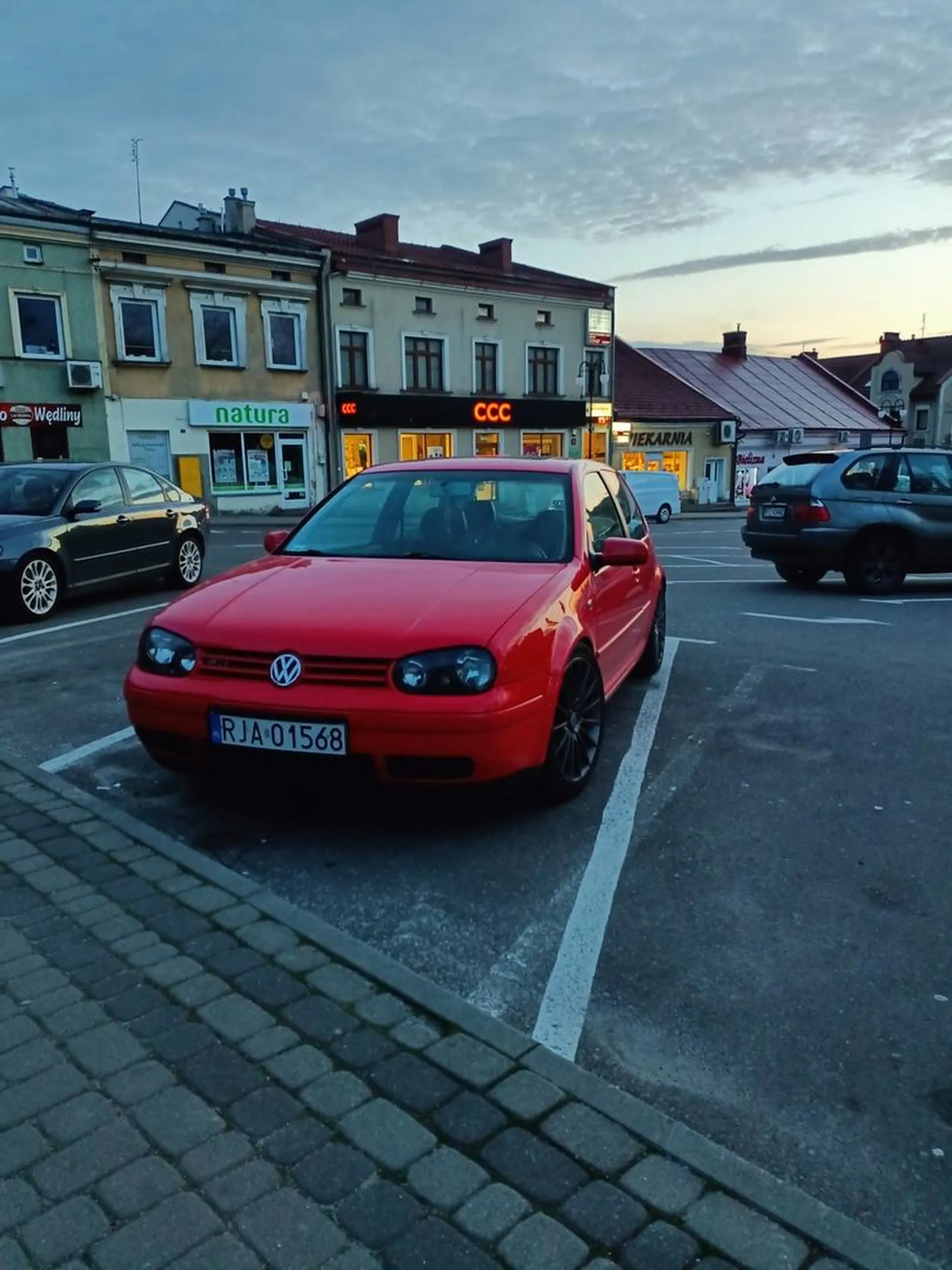 Bardzo ładny golfik fela siedzi światełka równiez miód malina