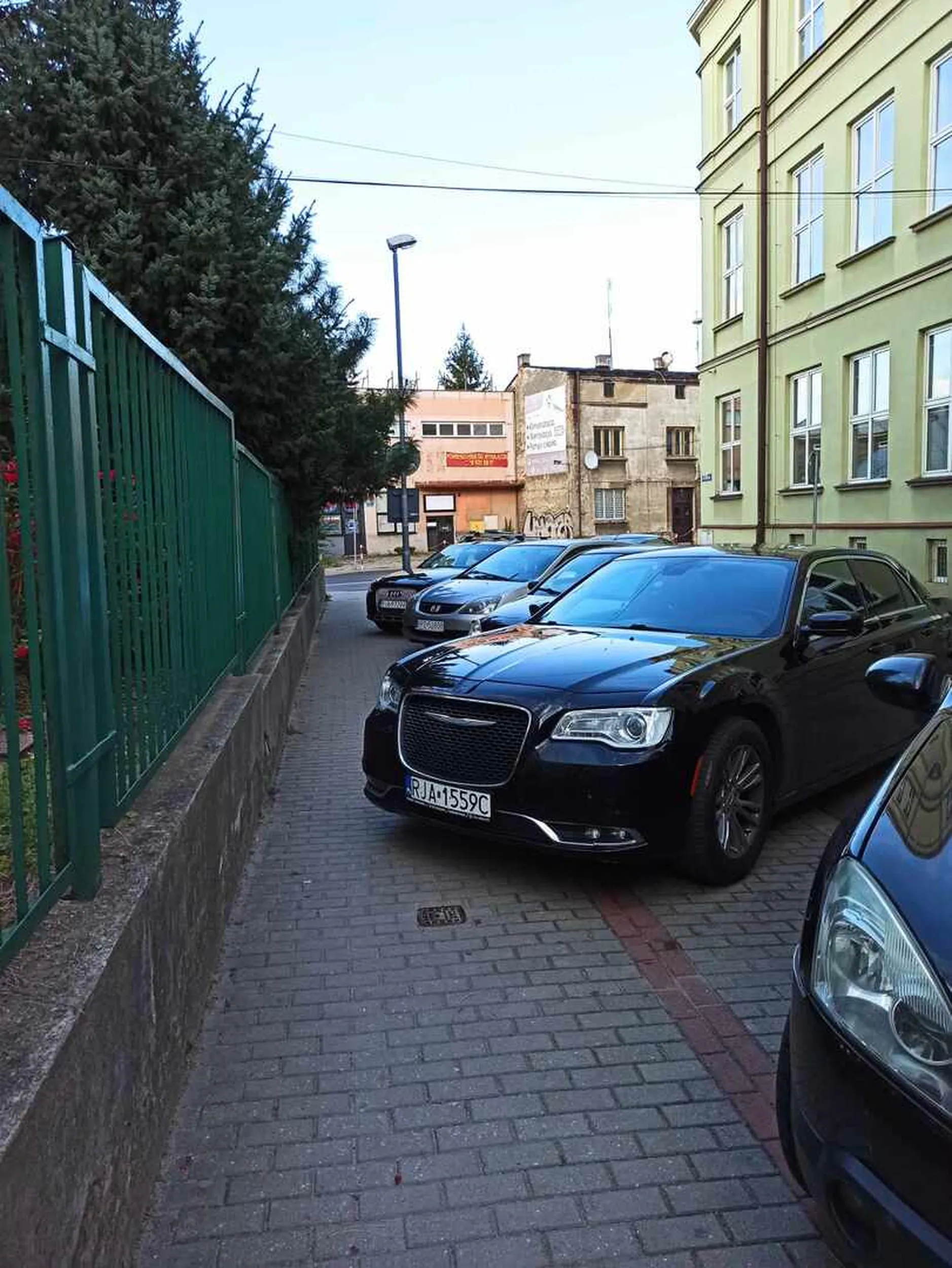 A tu kolejny który ma metr w oczach