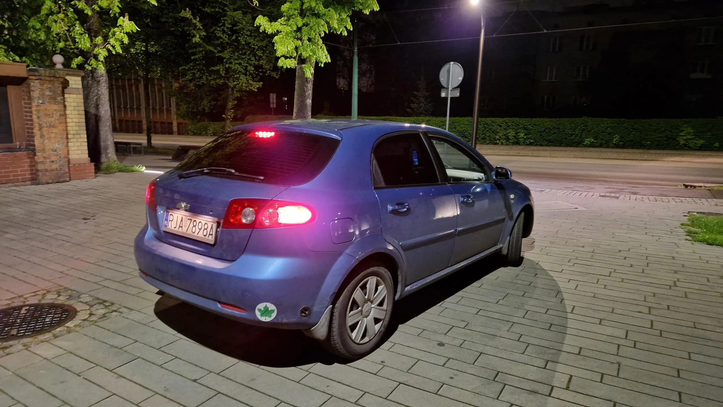 Mimo wielokrotnego zgłaszania do supportu ubera braku oznakowania jako taksówka, jeździ i nic sobie nie robi z polskiego prawa