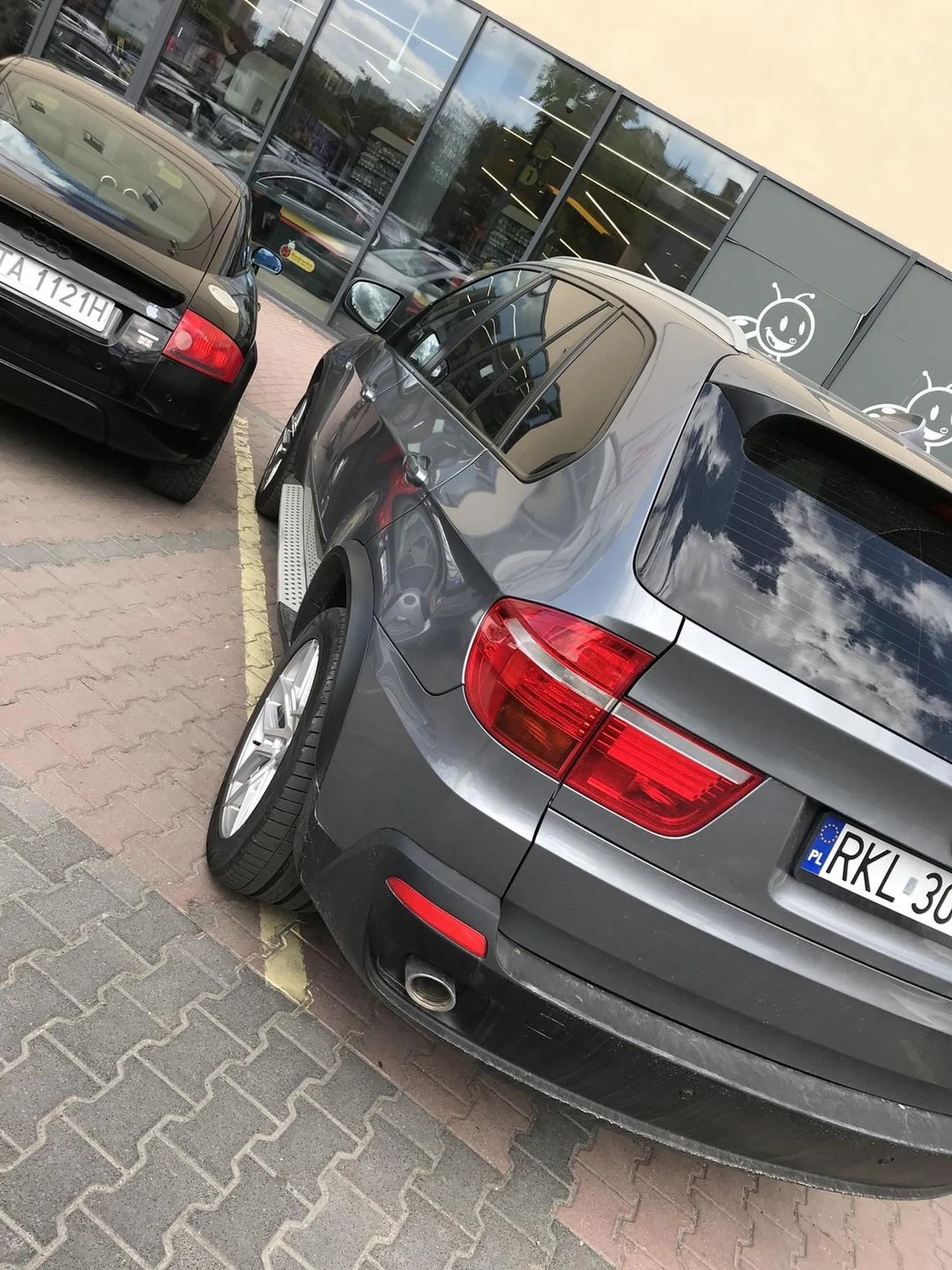 Baran nie umiejący parkować zablokował mnie i tłumaczy ze przód stoi w lini śmiechu warte oguem całe te