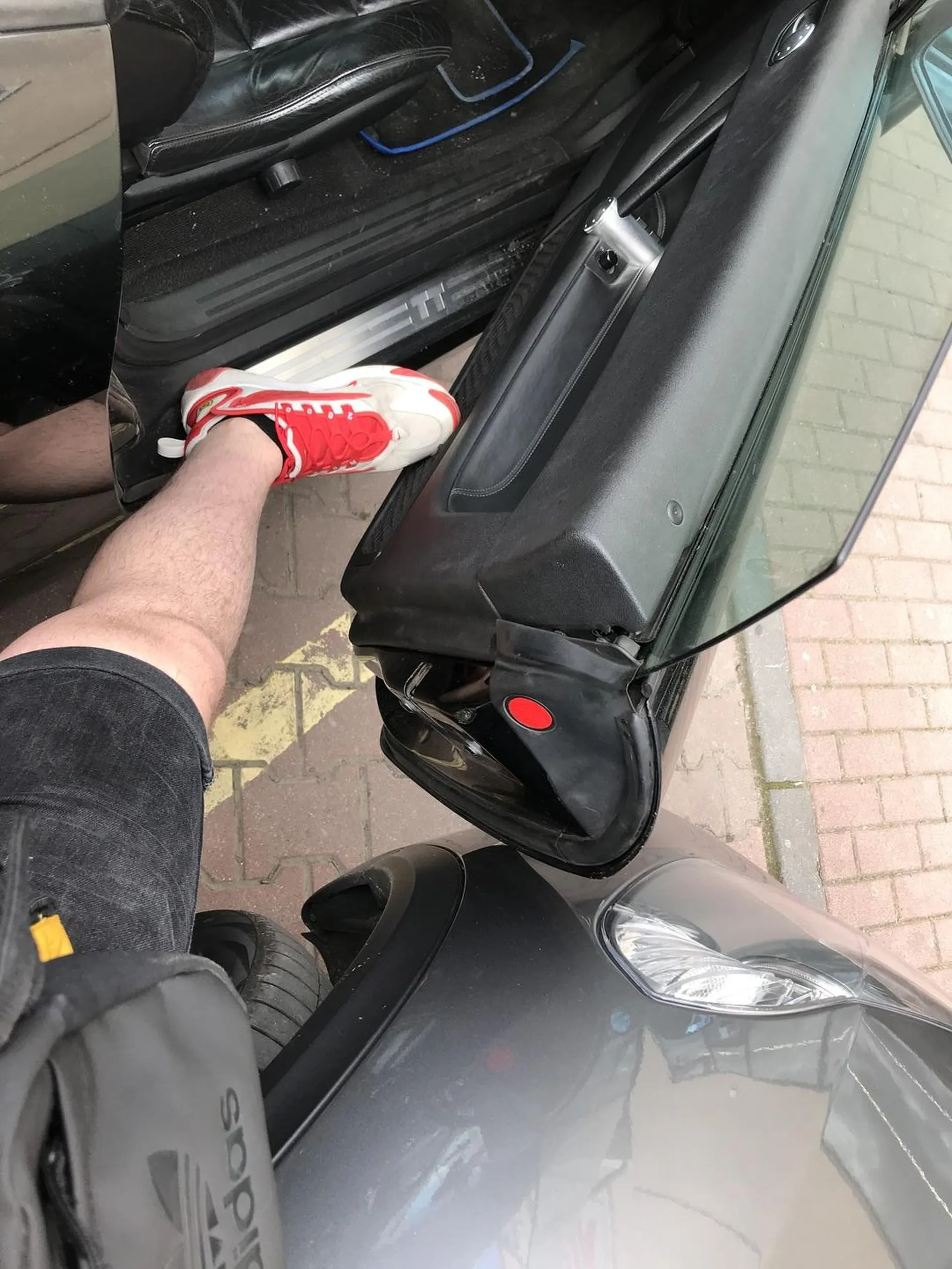 Baran nie umiejący parkować zablokował mnie i tłumaczy ze przód stoi w lini śmiechu warte oguem całe te