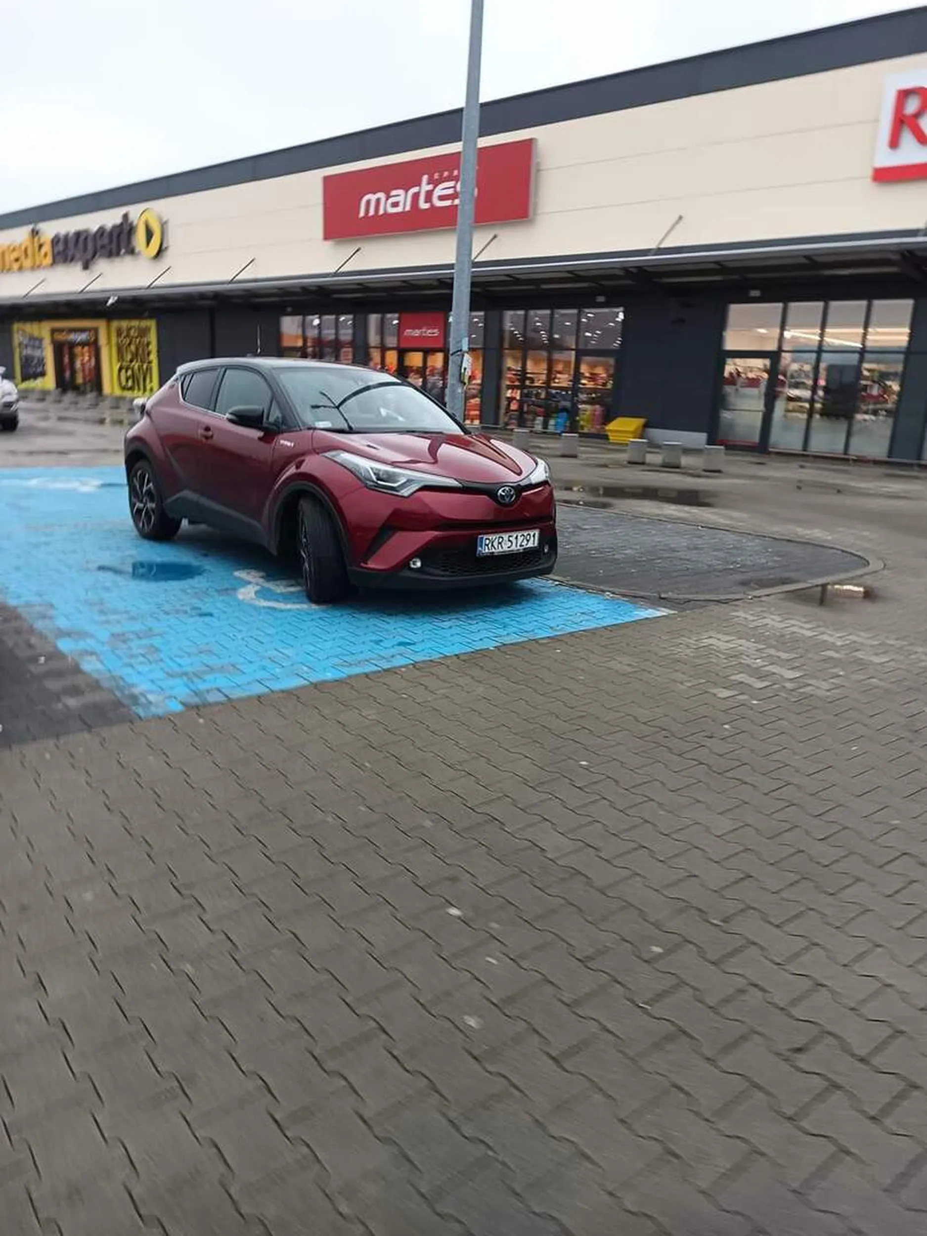 Taki bidulku jesteś schorowany? Mam nadzieję że karma do ciebie wróci.