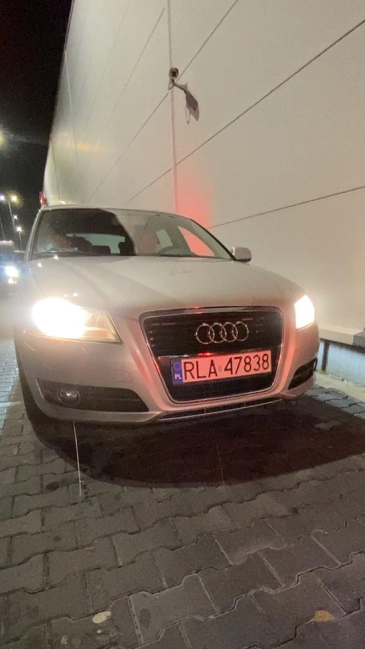 Nie polecam burak trąbi pod kfc i krzyczy ze McD lepsze