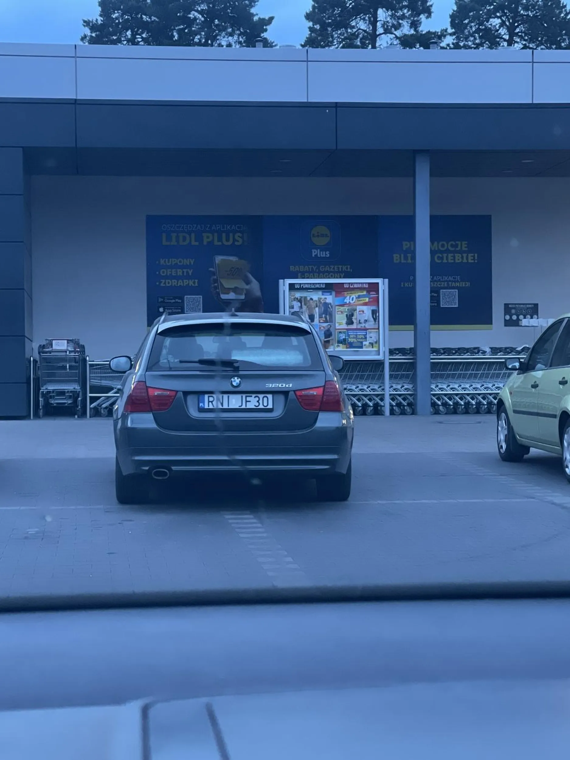 Rażąco niska inteligencja pod lidlem została zauważona