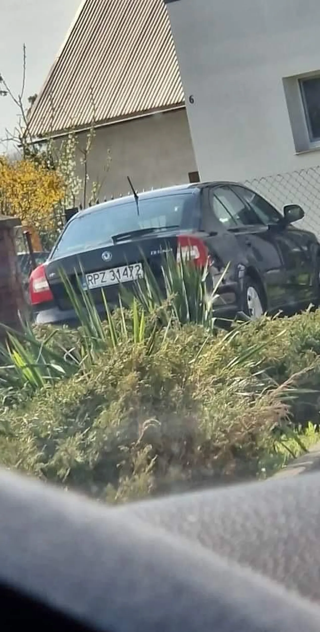 nie potrafi totalnie jezdzic i jest 60